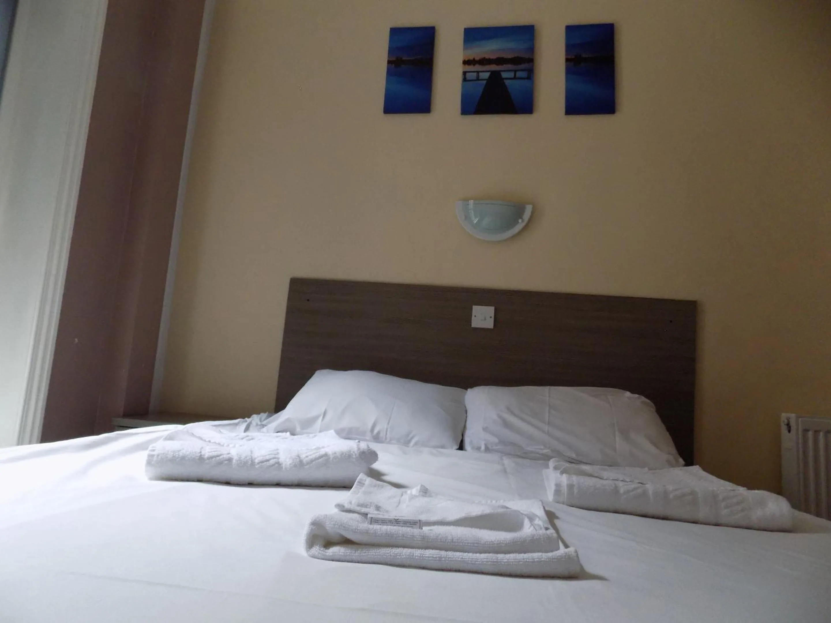 Bedroom, Bed in The Royal Windsor Hotel