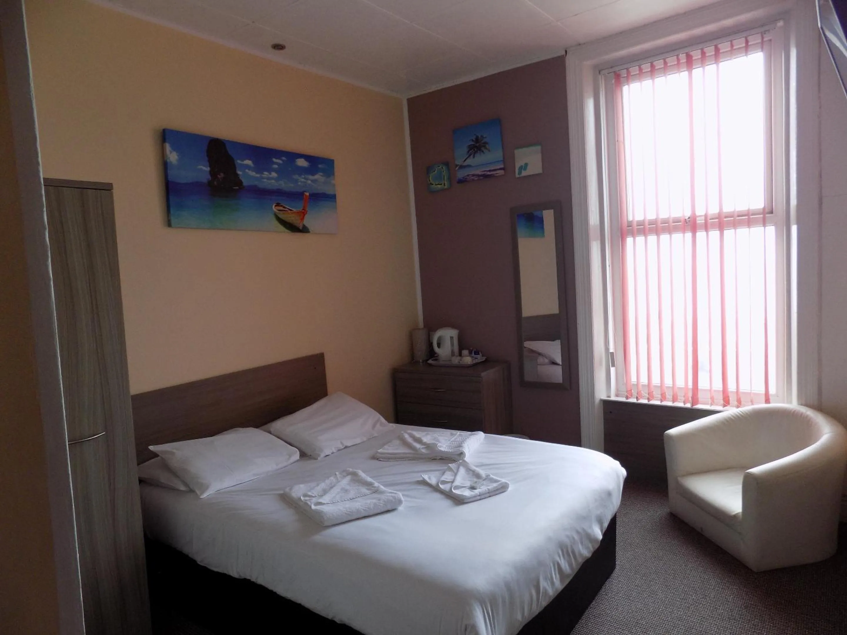 Bedroom, Bed in The Royal Windsor Hotel