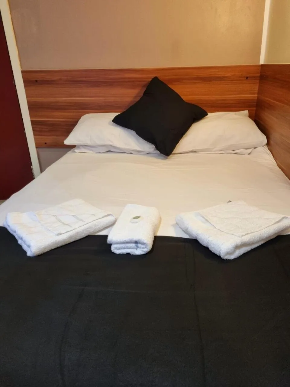 Bedroom, Bed in The Royal Windsor Hotel