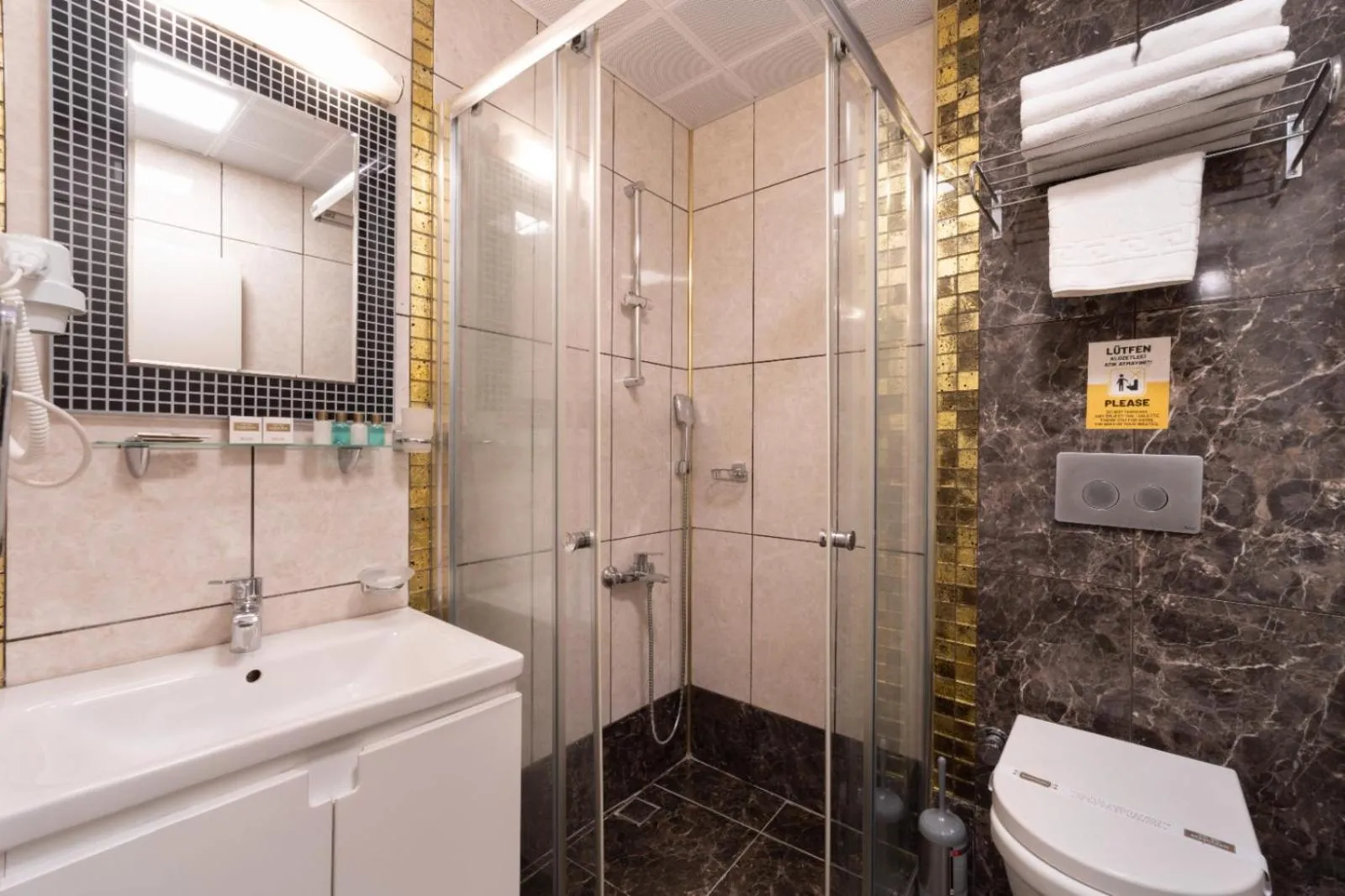 Bathroom in Ayasultan Hotel