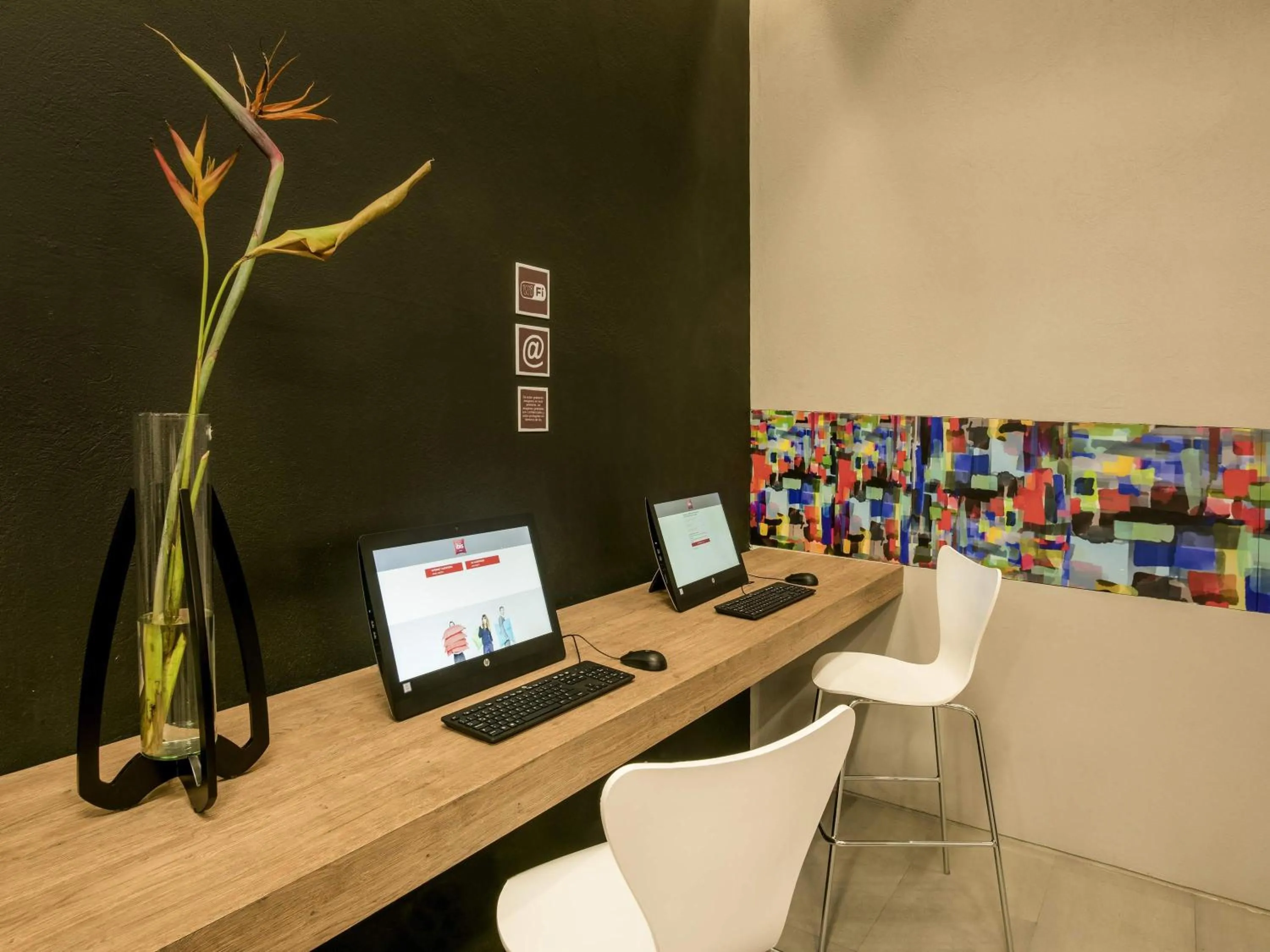 Property building in Hotel Ibis Cali Granada