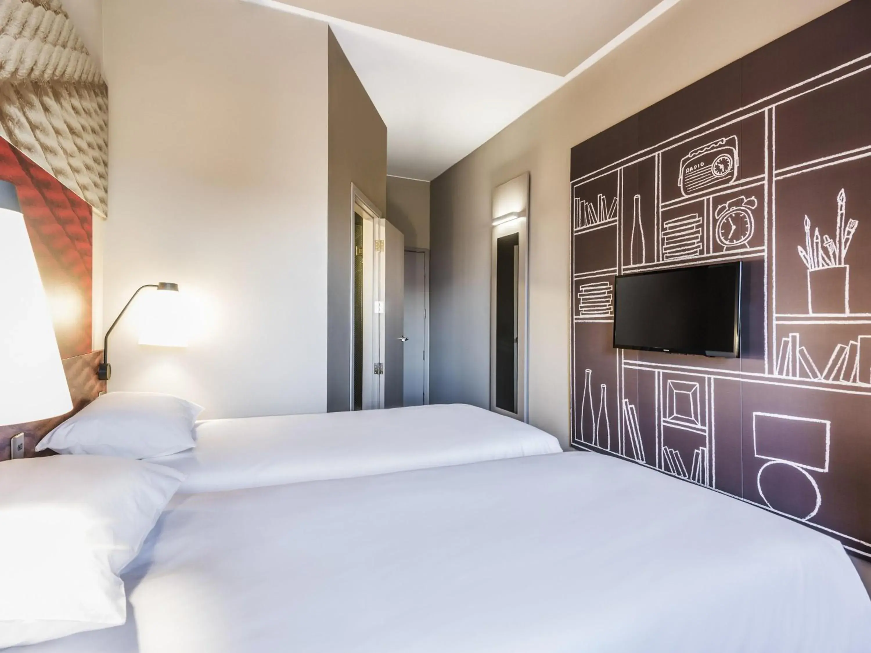 Standard Twin Room in Hotel Ibis Cali Granada Standard Twin Room in Hotel Ibis Cali Granada