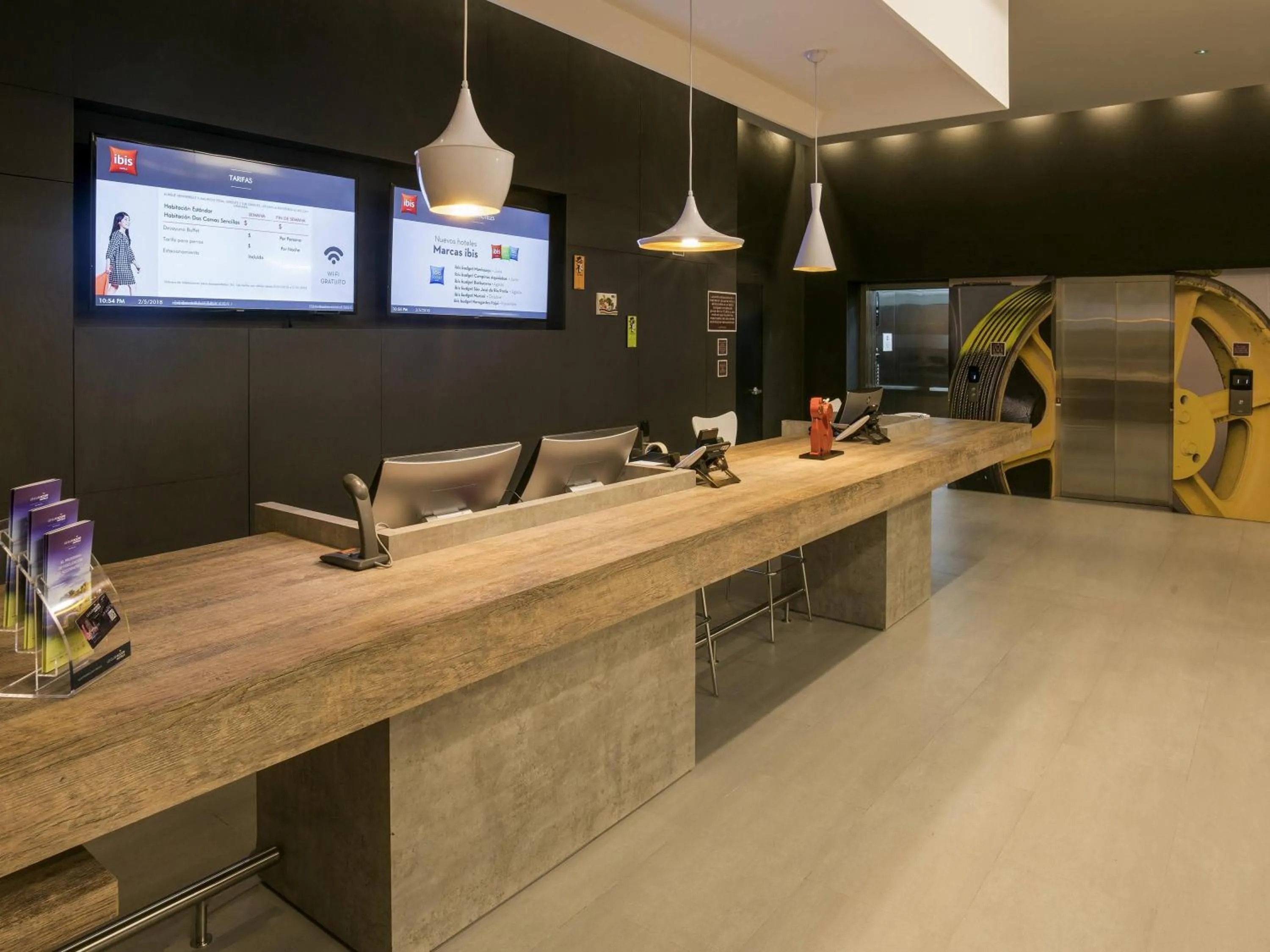 Property building in Hotel Ibis Cali Granada