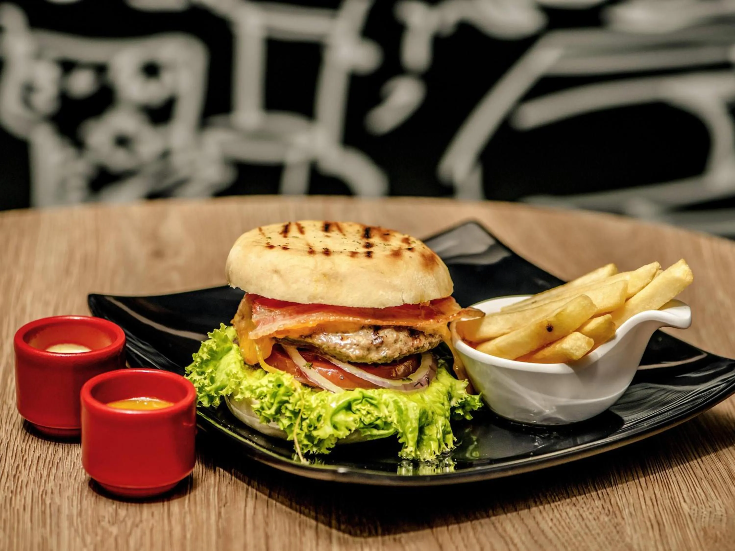 Restaurant/places to eat in Hotel Ibis Cali Granada