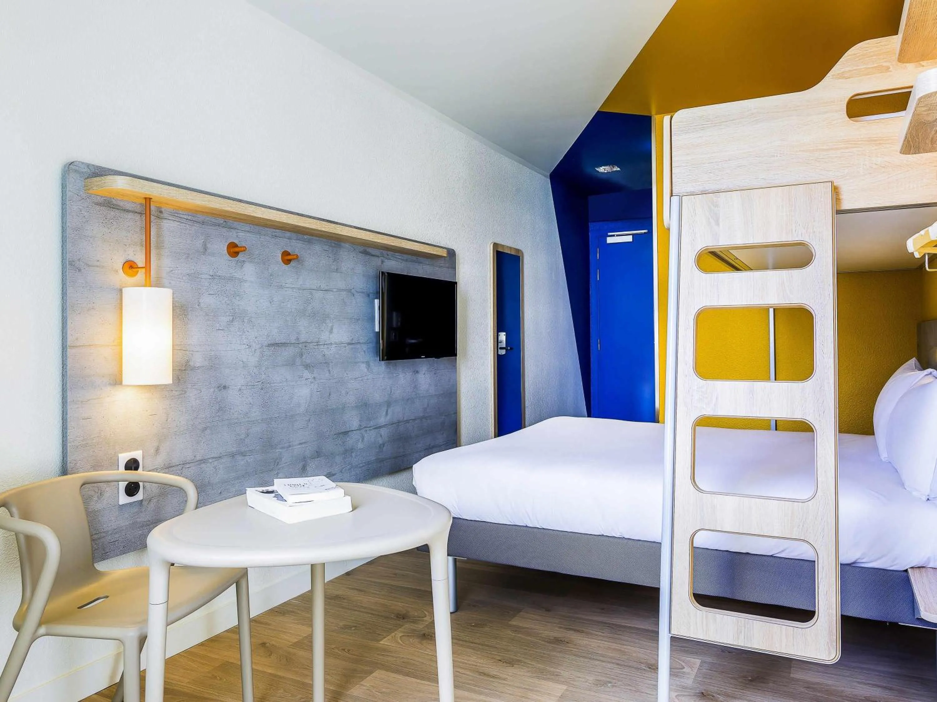 Bedroom, Bed in ibis budget Paris Gennevilliers