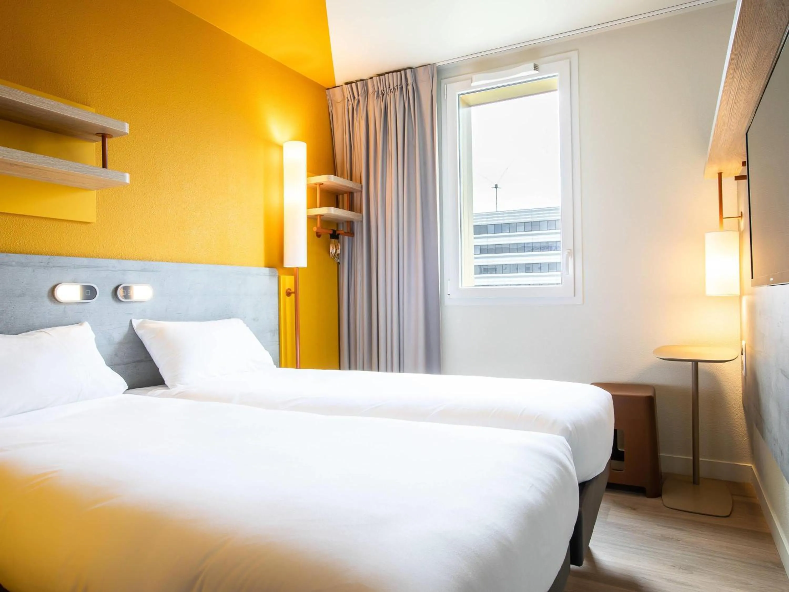 Bedroom, Bed in ibis budget Paris Gennevilliers