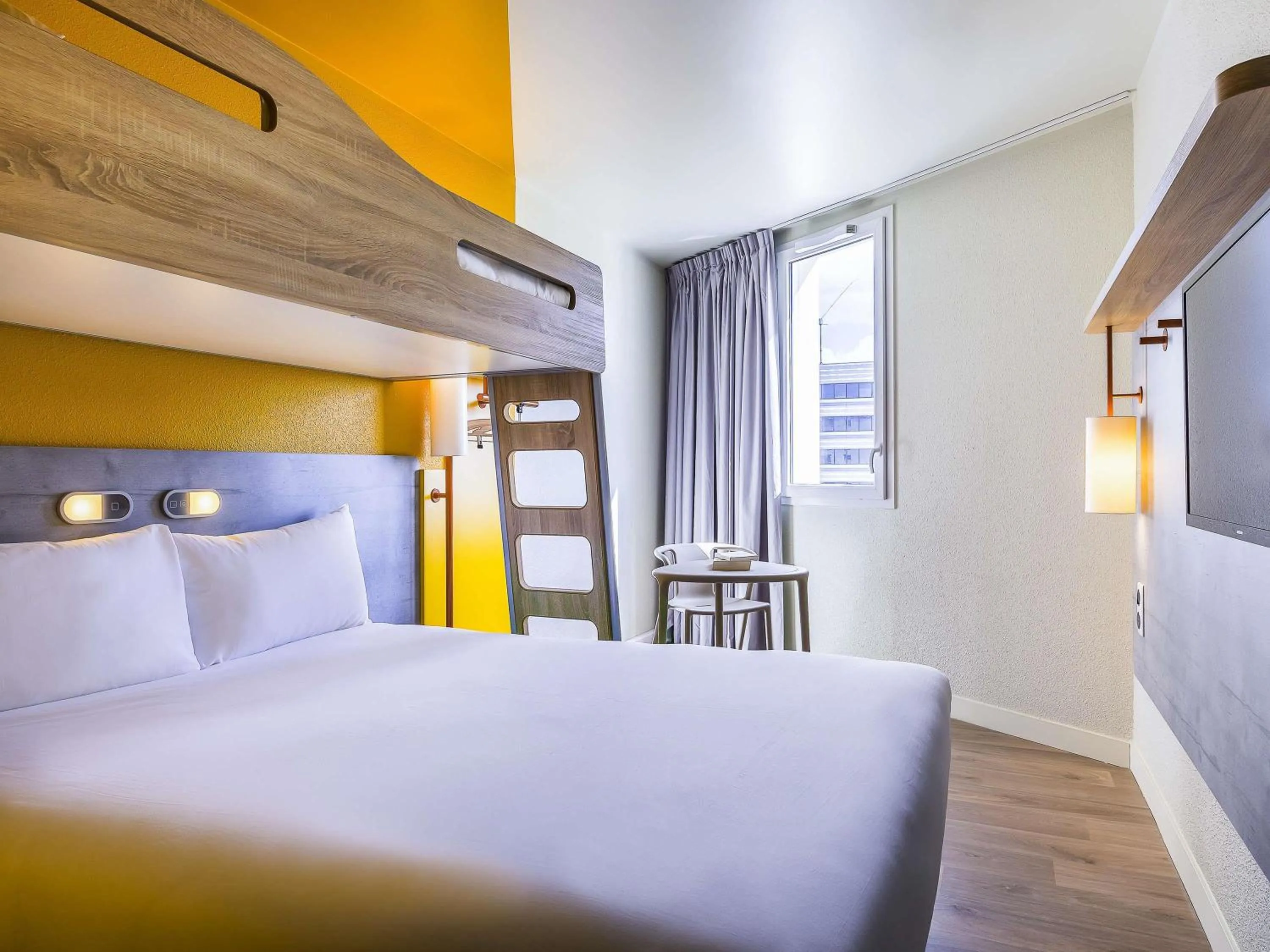 Bedroom, Bed in ibis budget Paris Gennevilliers