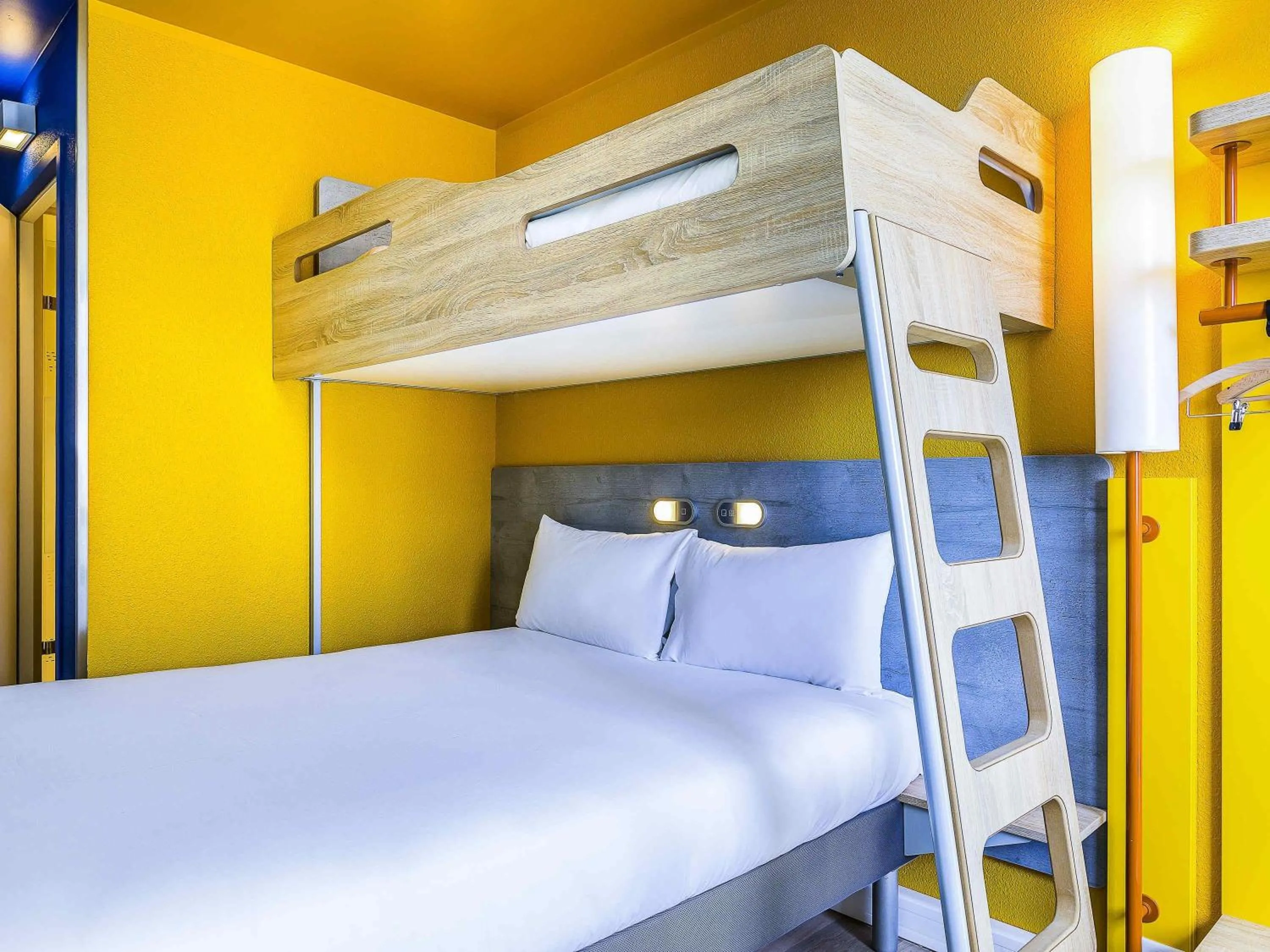 Bedroom, Bed in ibis budget Paris Gennevilliers