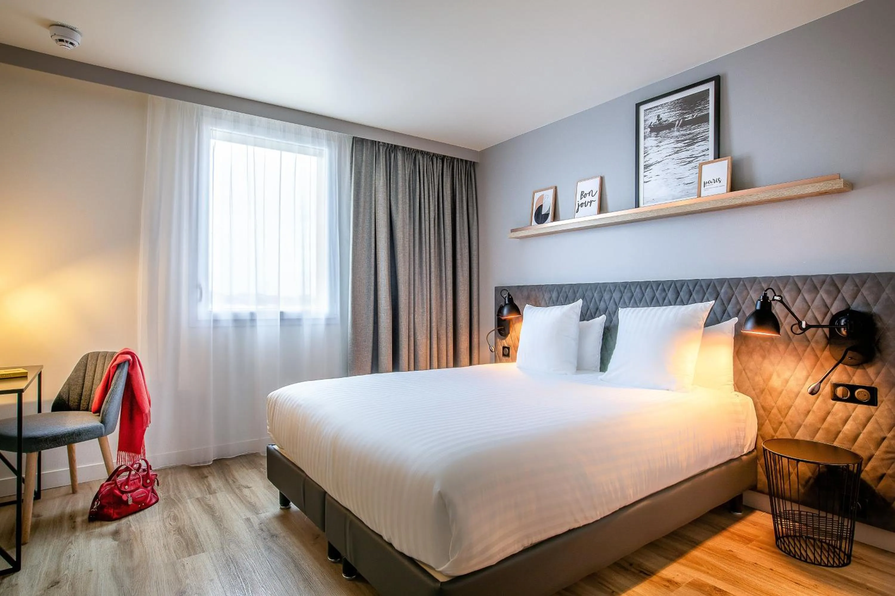 Bedroom, Bed in Hôtel Mercure Paris Gennevilliers