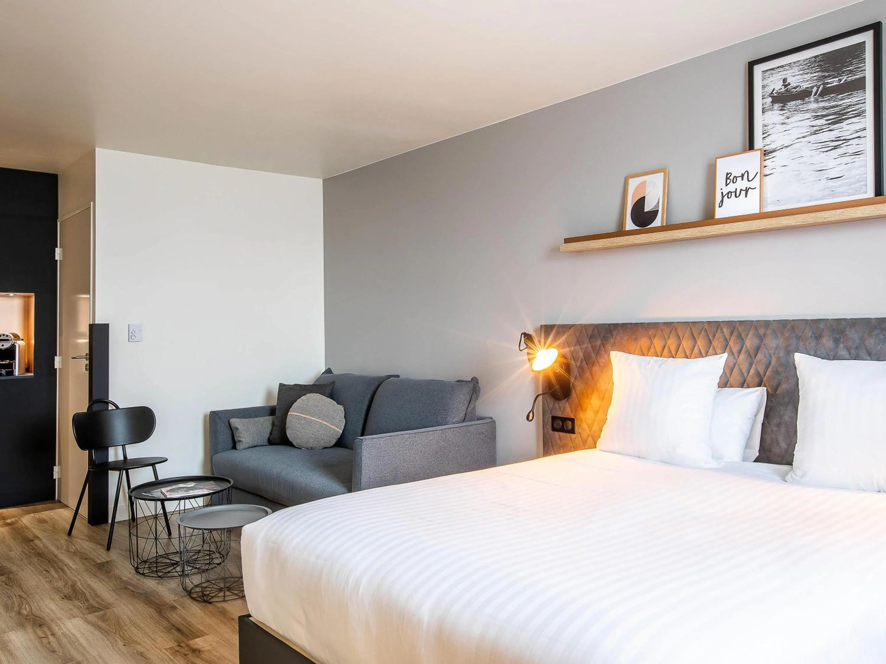 Bedroom, Bed in Hôtel Mercure Paris Gennevilliers