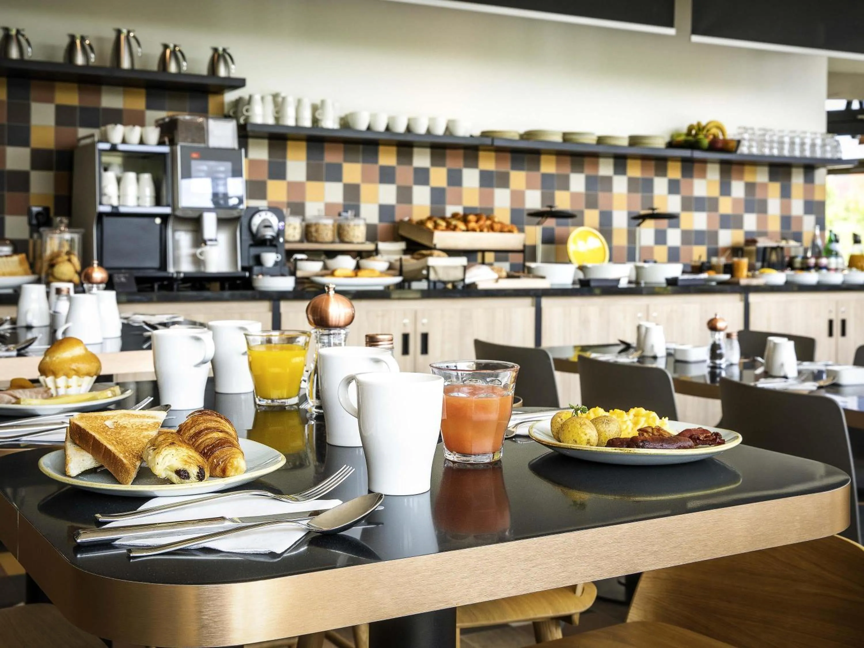 Restaurant/places to eat in Hôtel Mercure Paris Gennevilliers