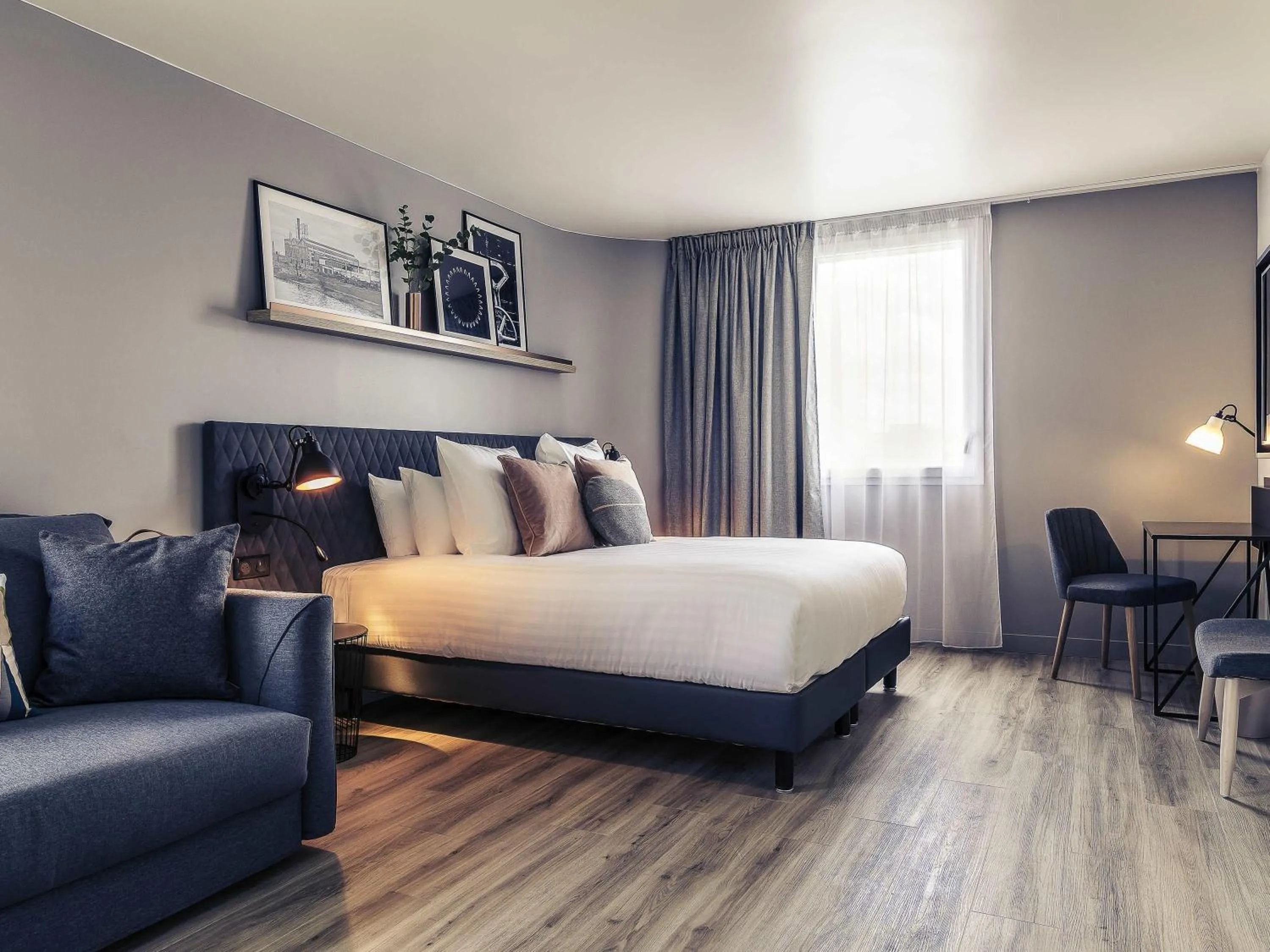 Bedroom, Bed in Hôtel Mercure Paris Gennevilliers