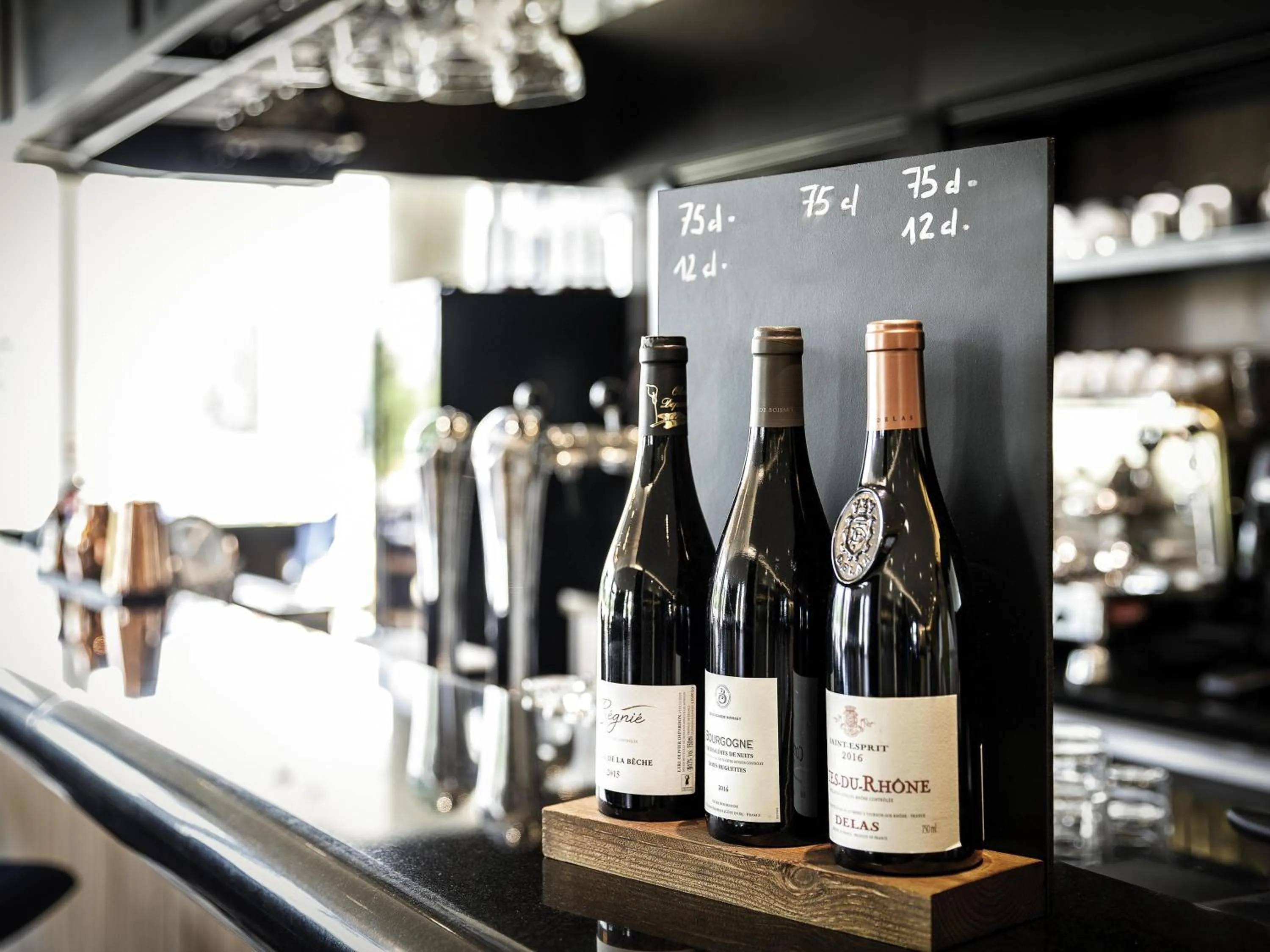 Lounge or bar in Hôtel Mercure Paris Gennevilliers