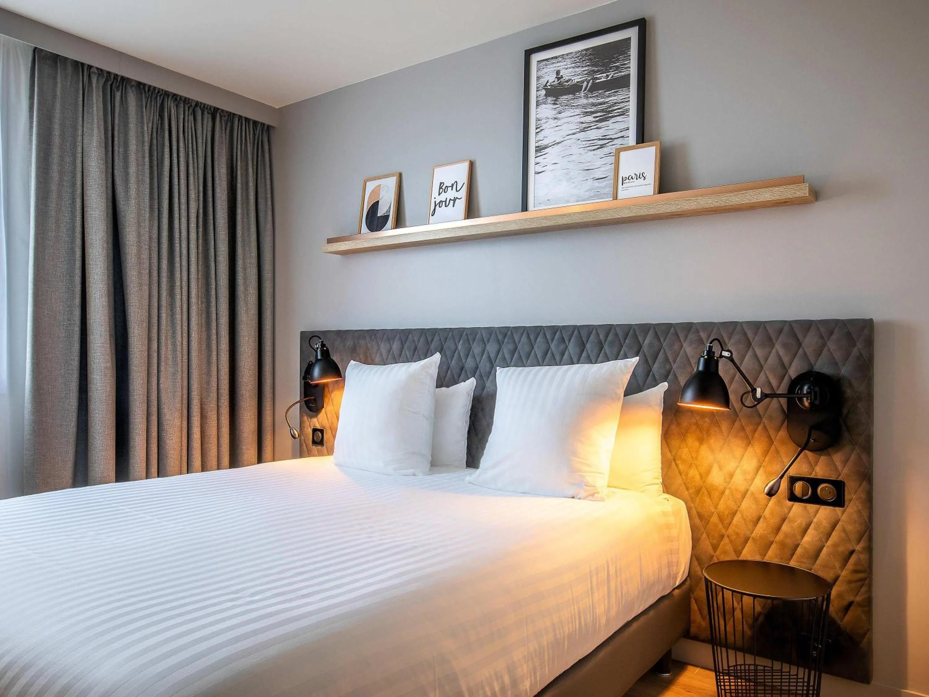 Bedroom, Bed in Hôtel Mercure Paris Gennevilliers