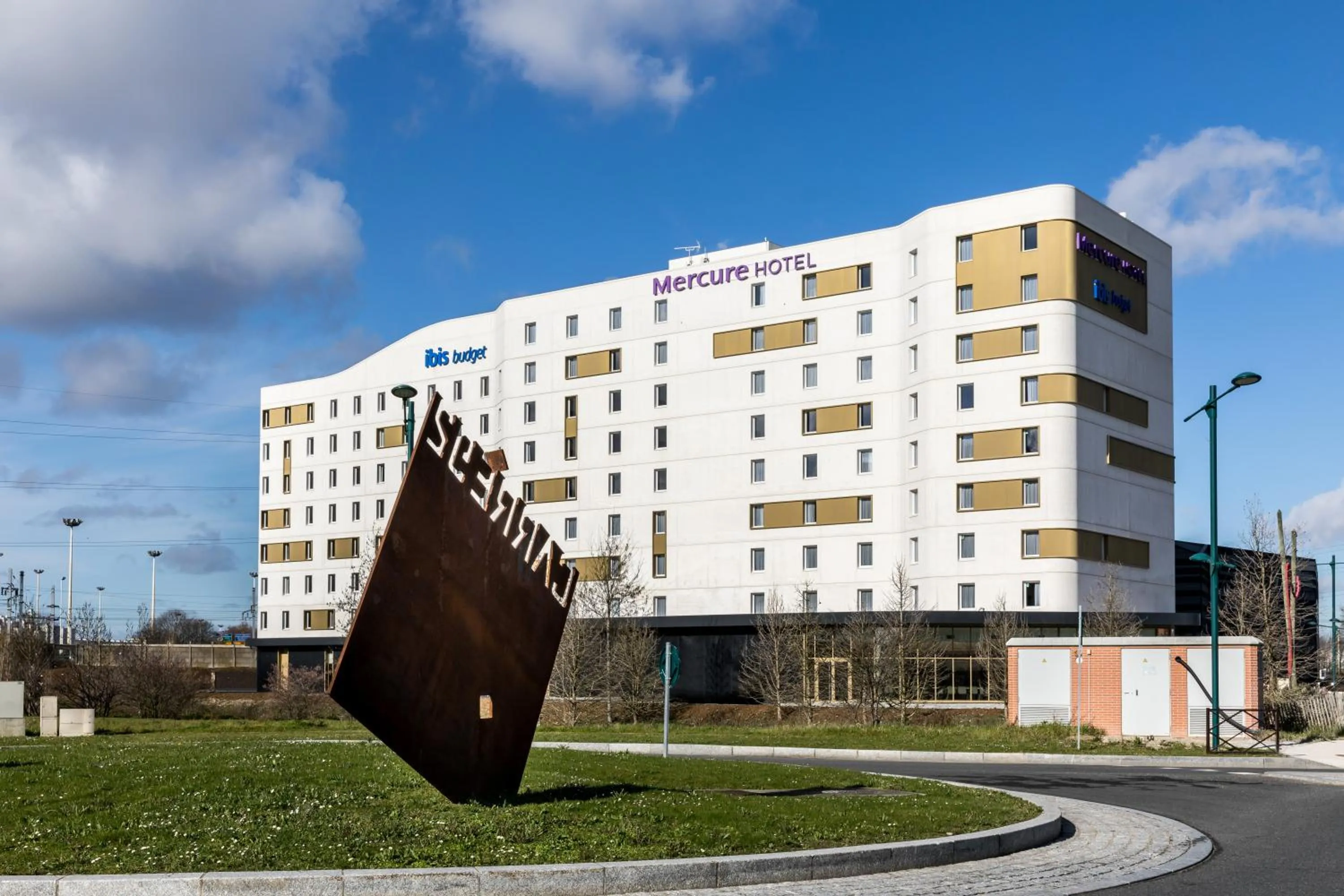 Facade/entrance in Hôtel Mercure Paris Gennevilliers
