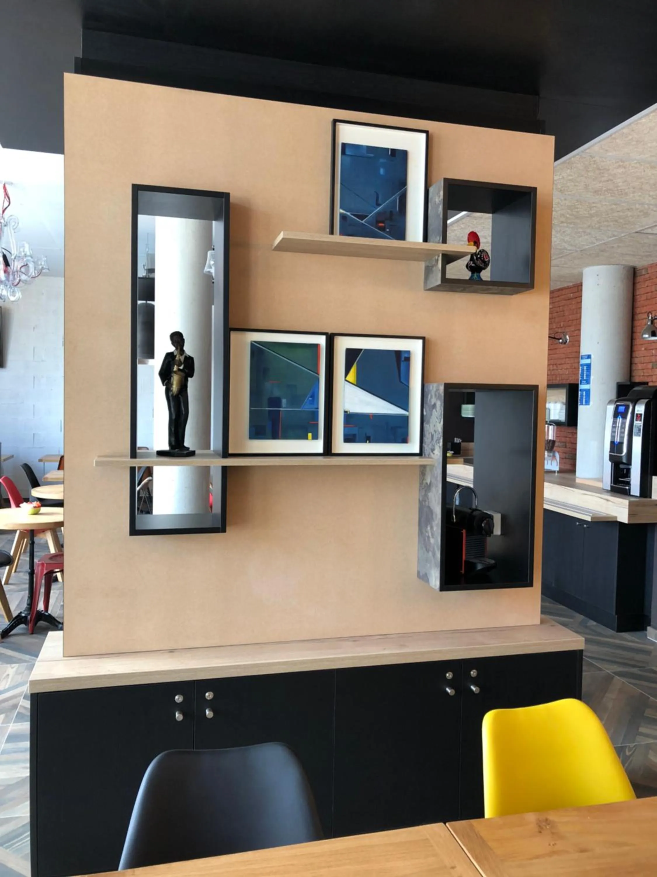 hair dresser in Ibis Budget Annecy sud-Poisy