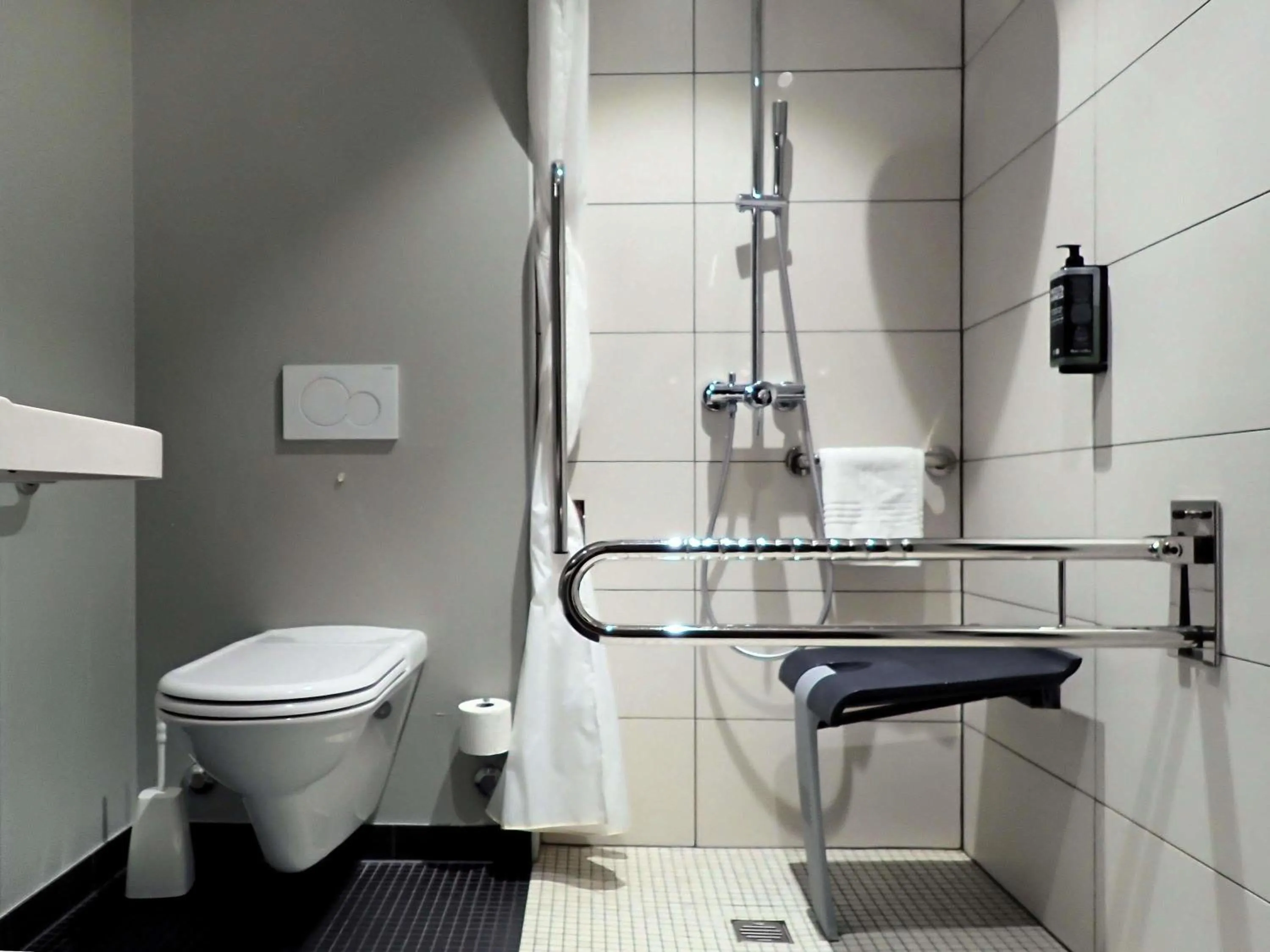 Bedroom in ibis Styles Genève Carouge