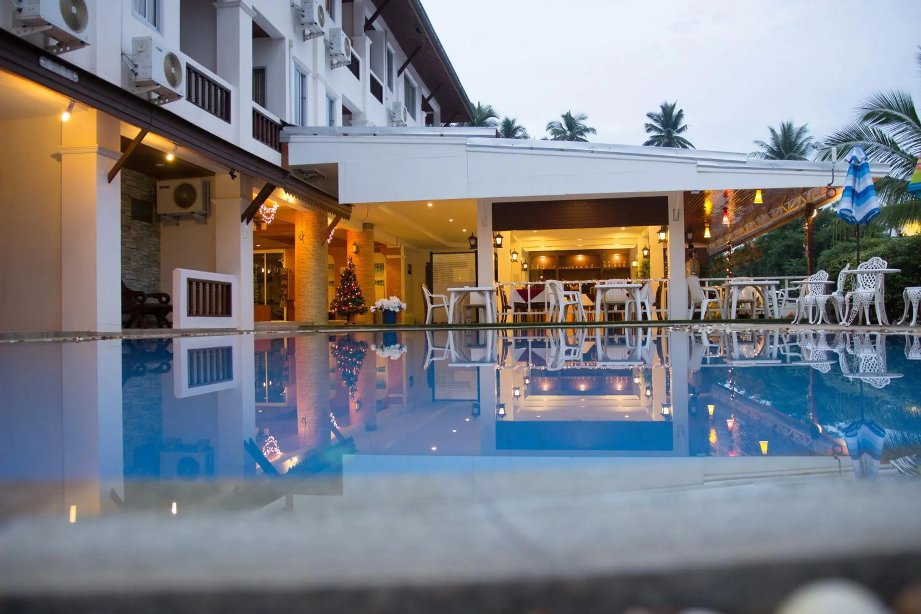Restaurant/places to eat in Natural Samui Hotel