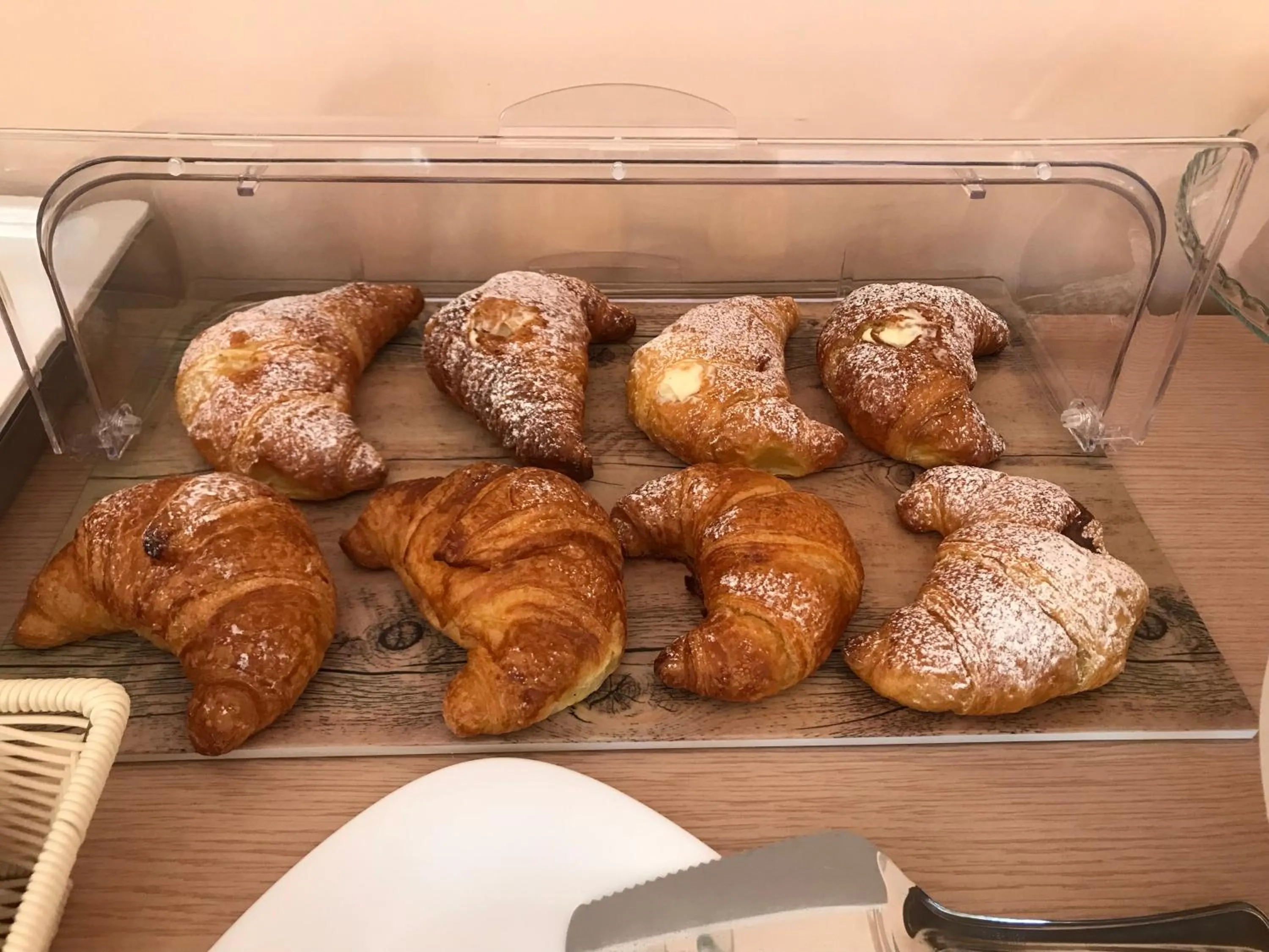 Buffet breakfast in Villa Saturno