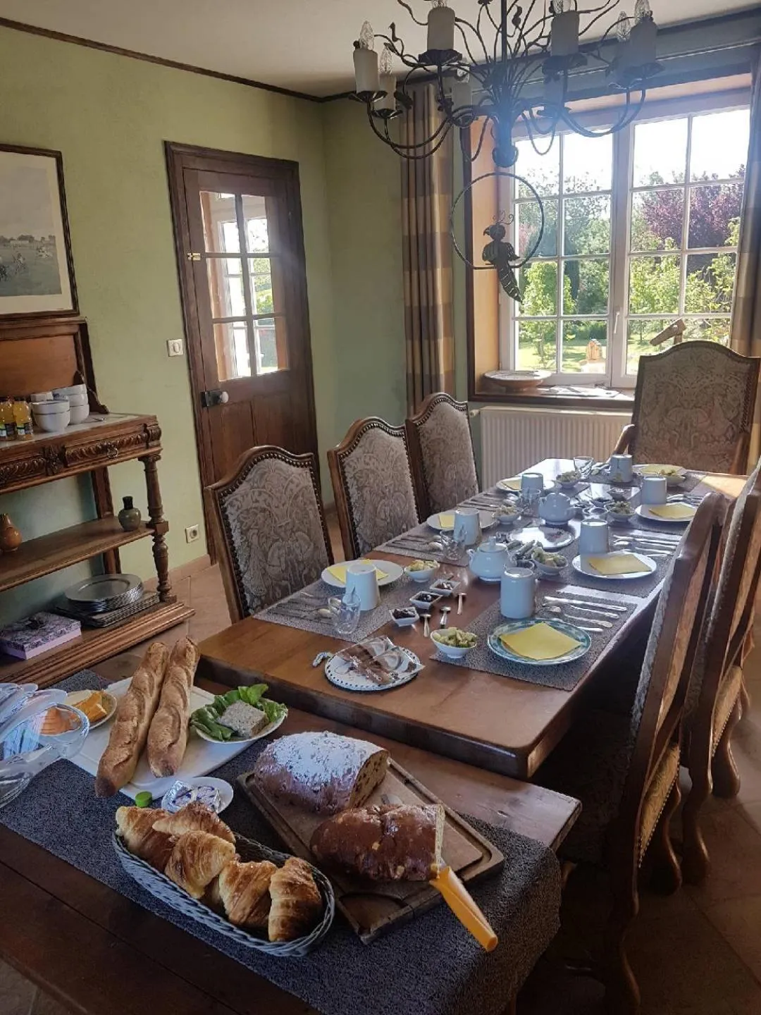 Continental breakfast in Le clos de Tournes