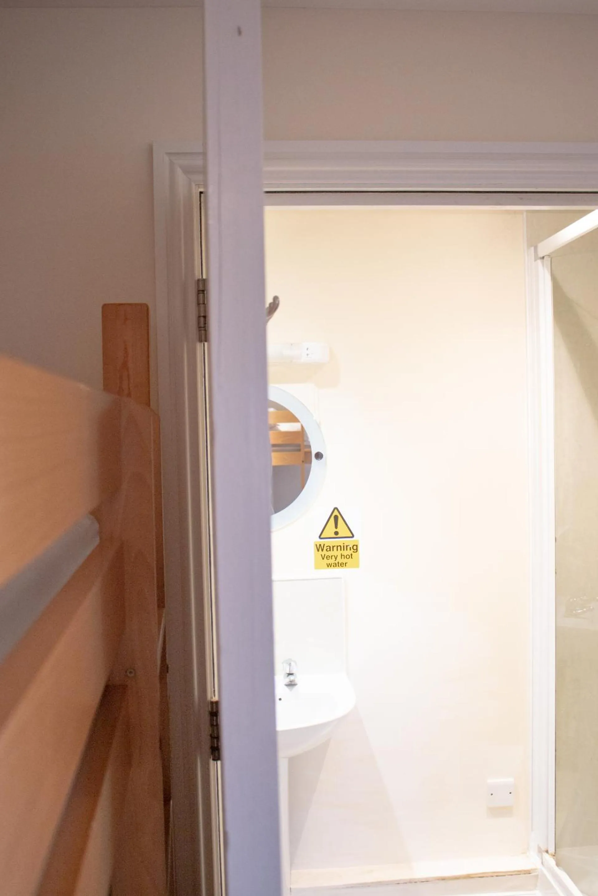 Bathroom in Stonehenge Hostel