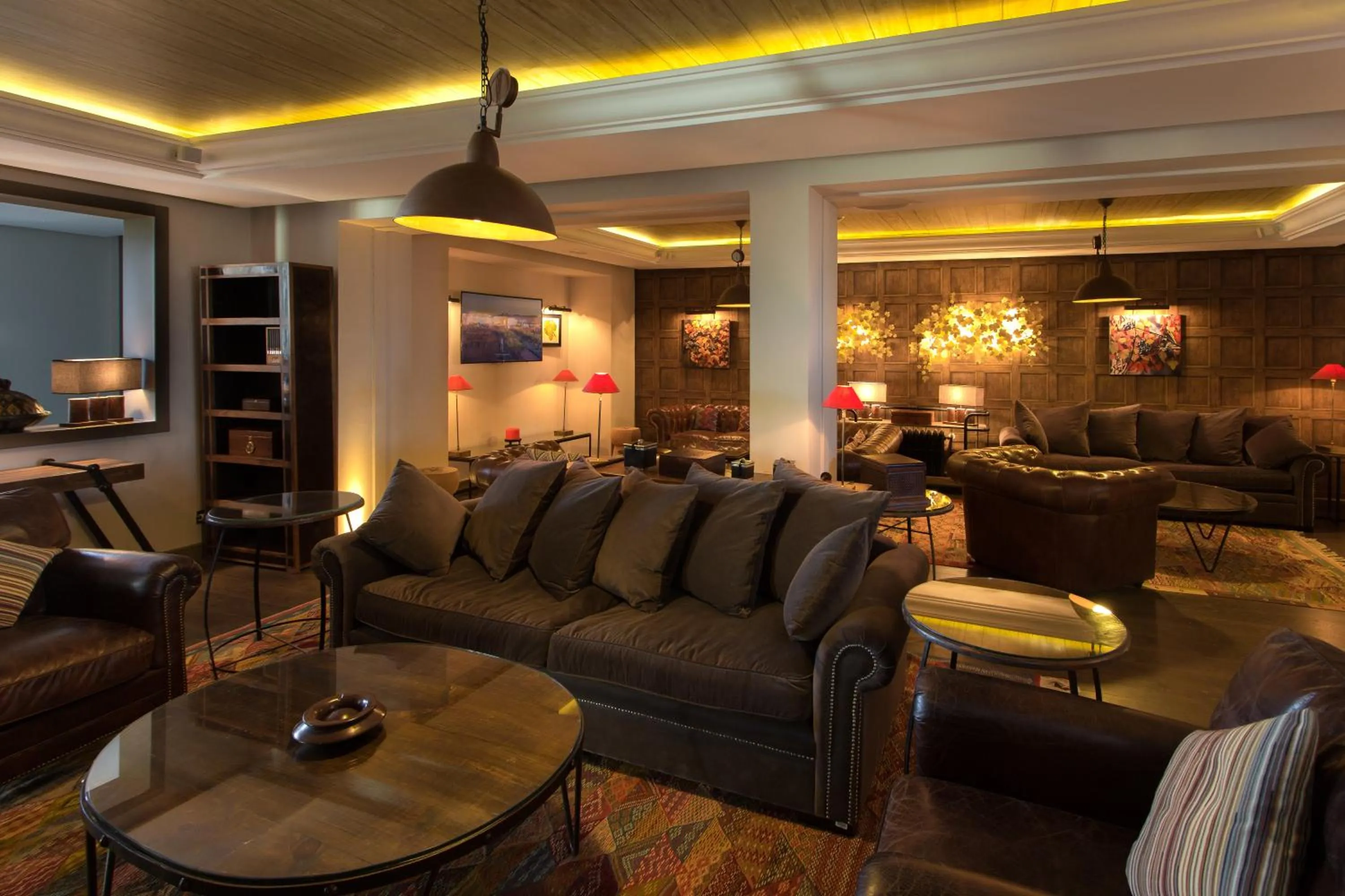 Communal lounge/ TV room in Château Roslane Boutique hôtel & Spa