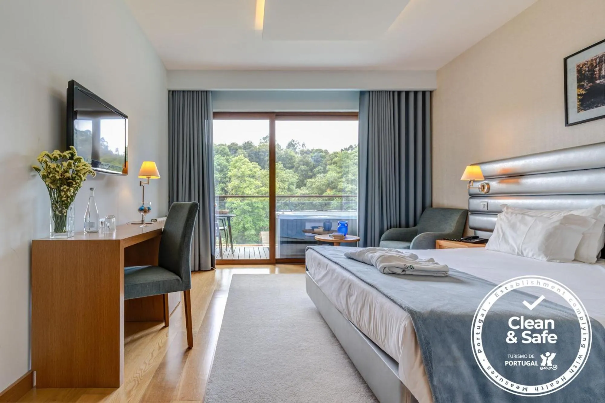 Hot Tub, Bed in Hotel Rural Vale Do Rio