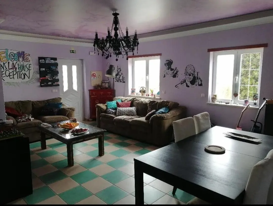 Communal lounge/ TV room in Captain's Log House