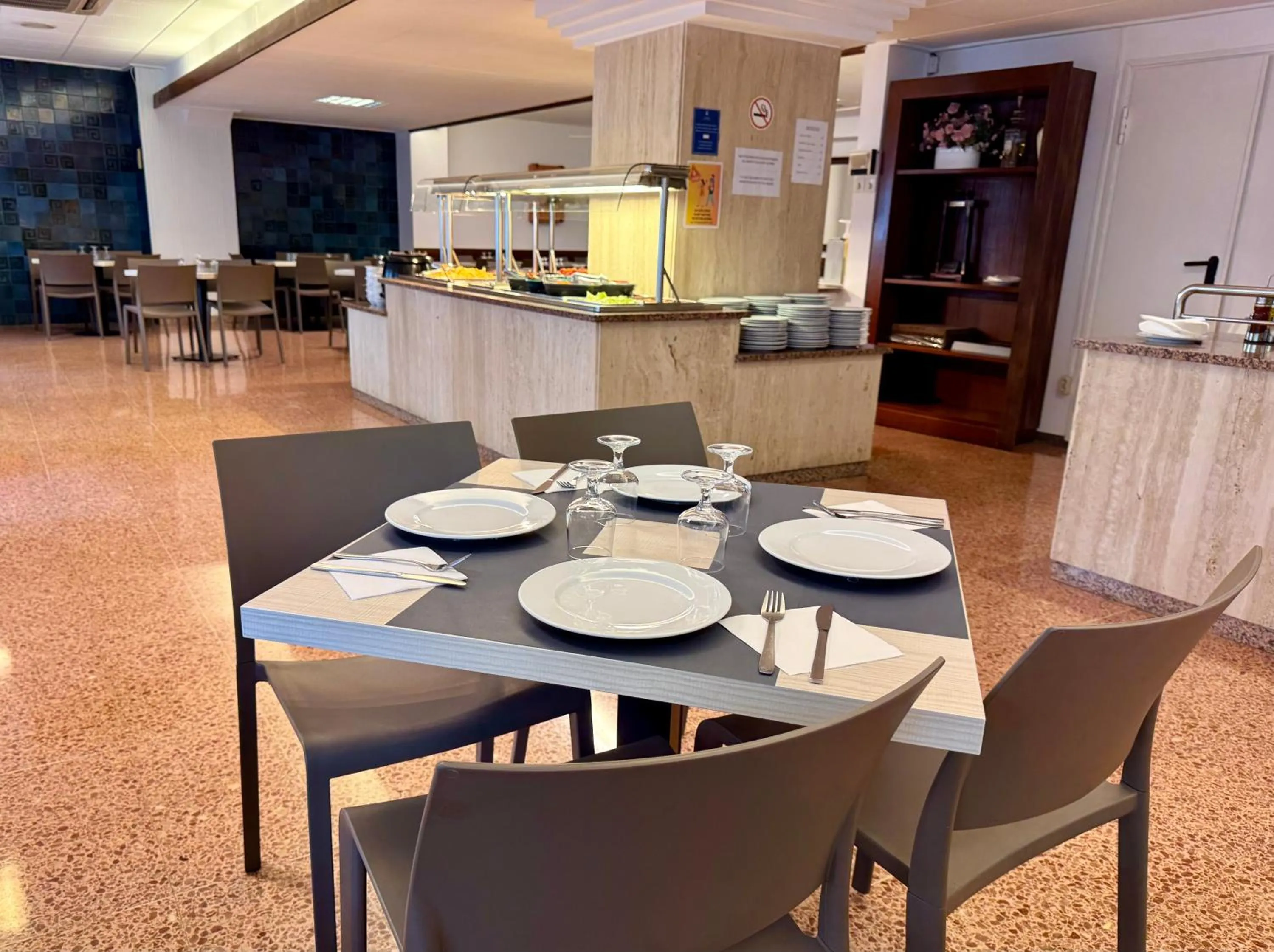 Restaurant/places to eat in Hotel Ninays