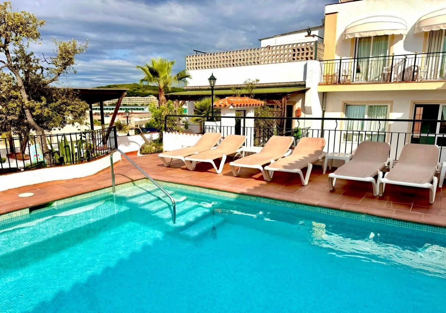 Swimming pool in Hotel Ninays