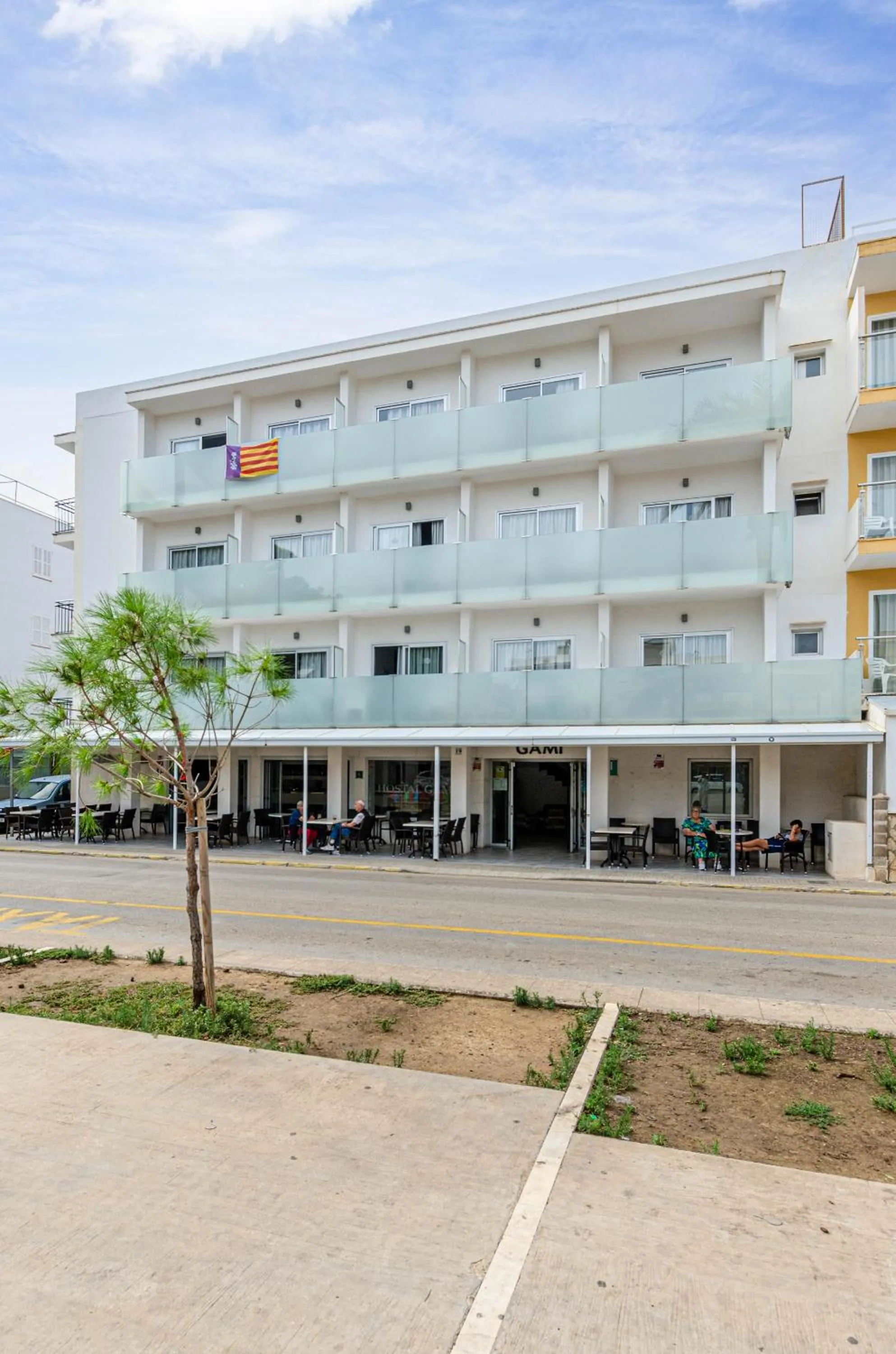 Facade/entrance in Hostal Gami Adults Only