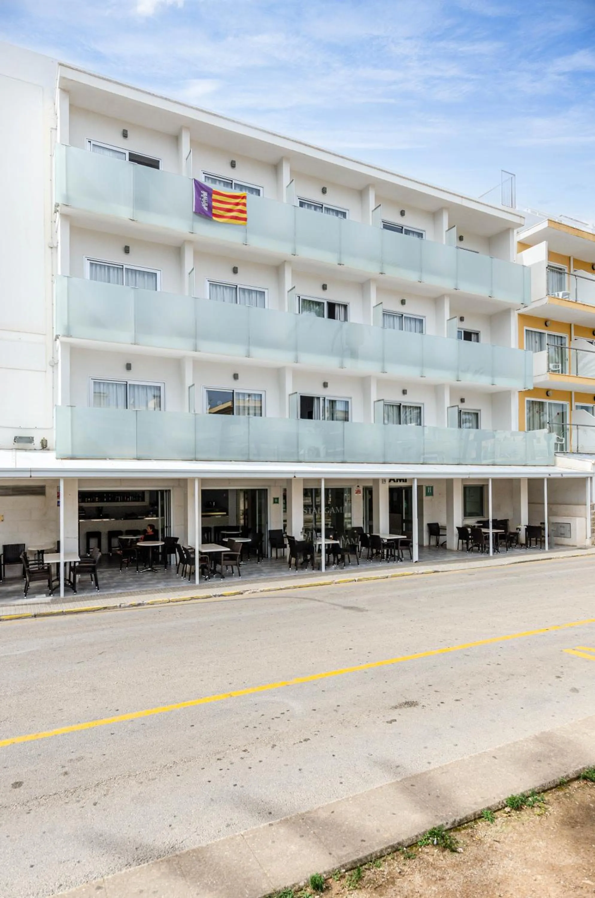 Facade/entrance in Hostal Gami Adults Only