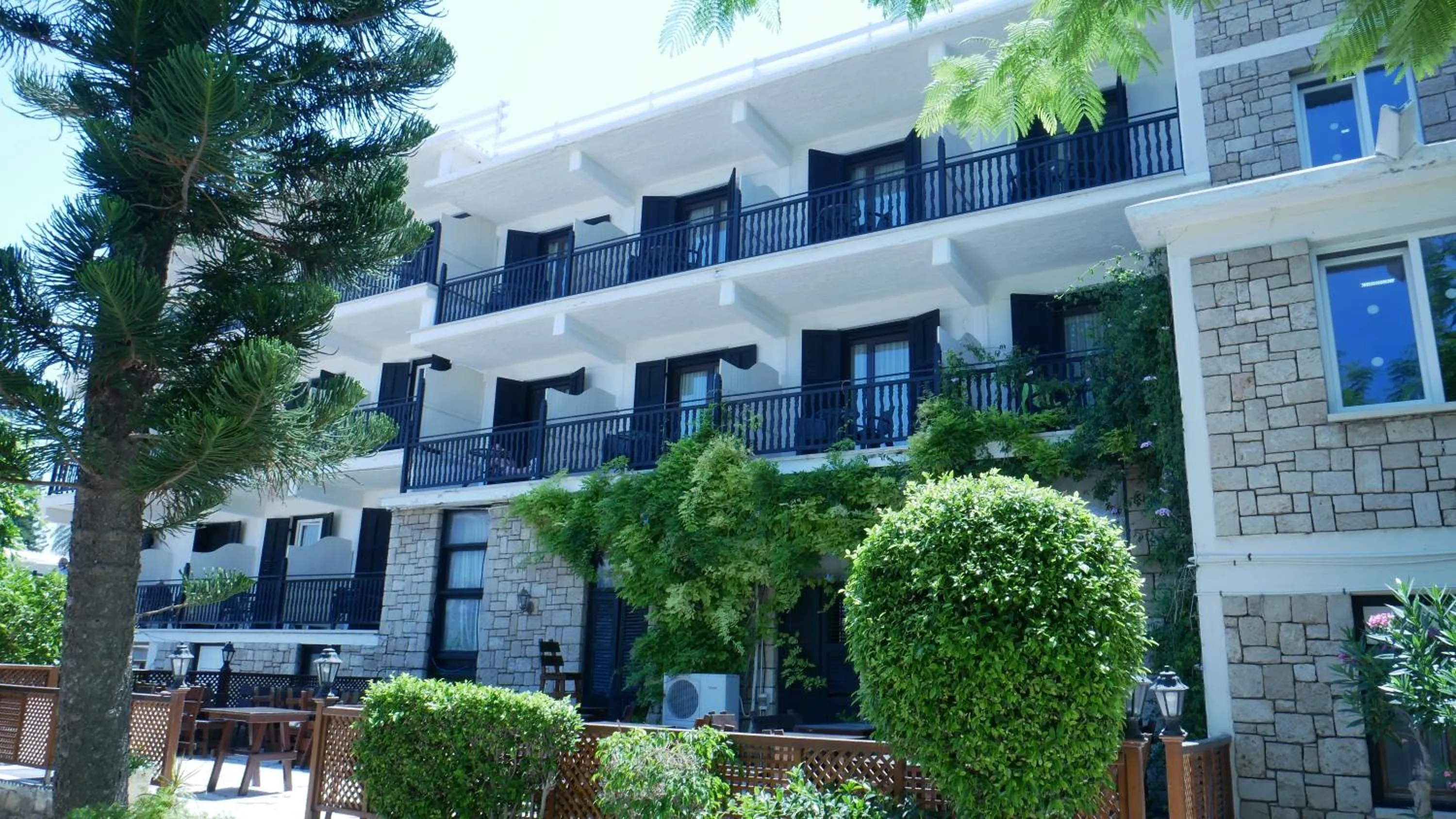 Property building in Dionysos Central