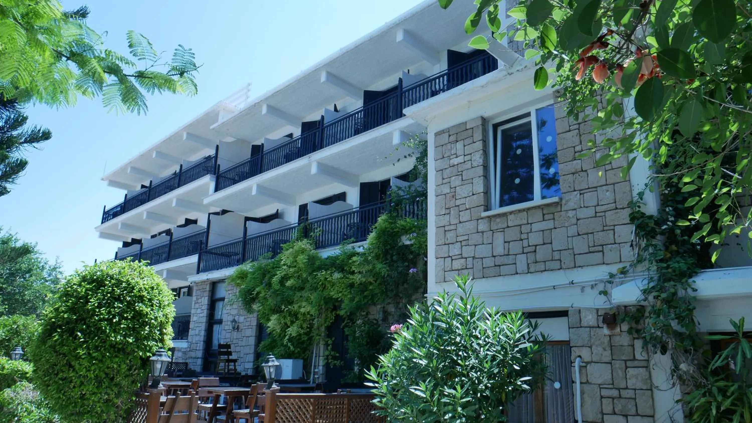 Property building in Dionysos Central