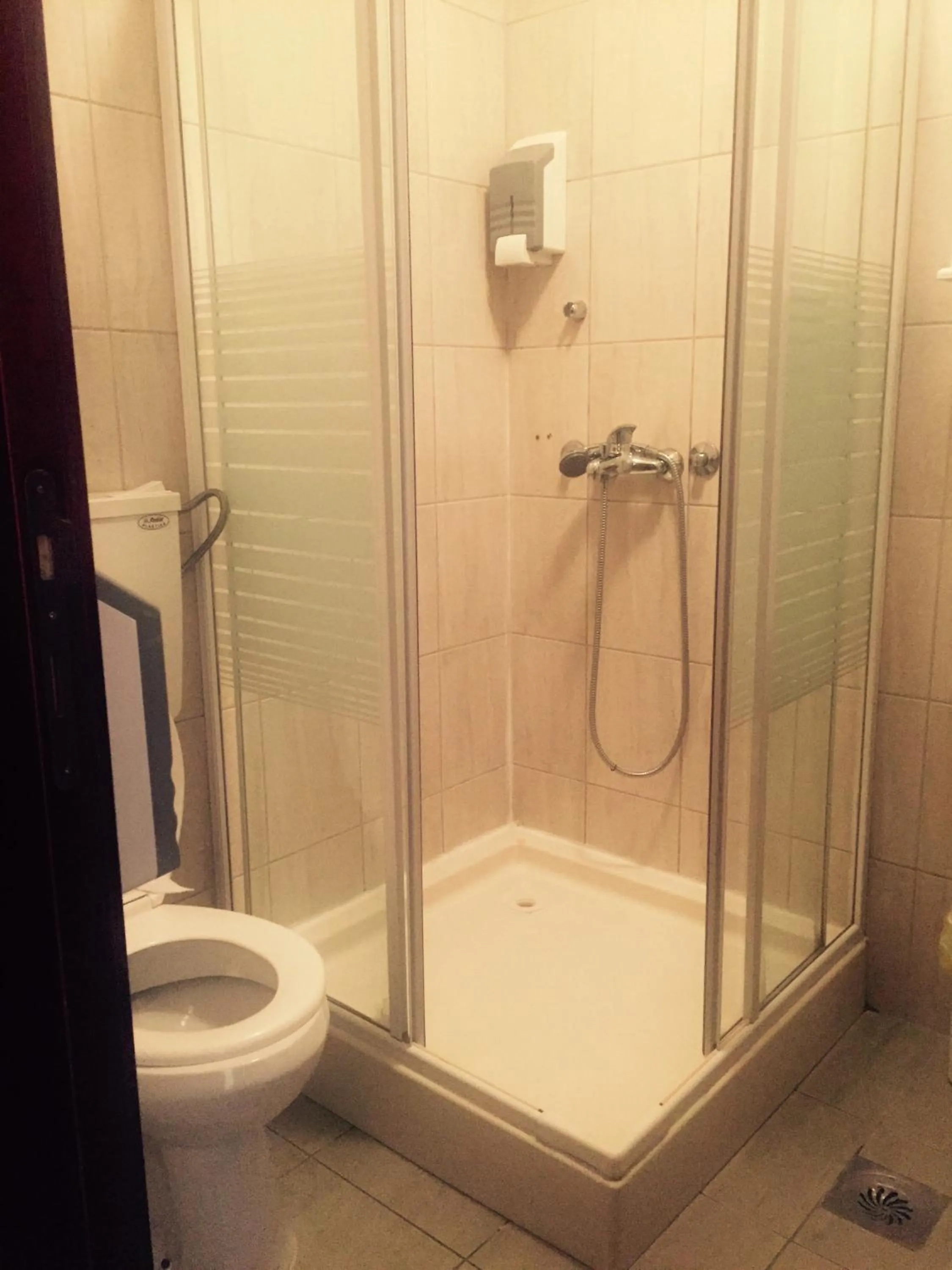 Shower in Guesthouse Tara