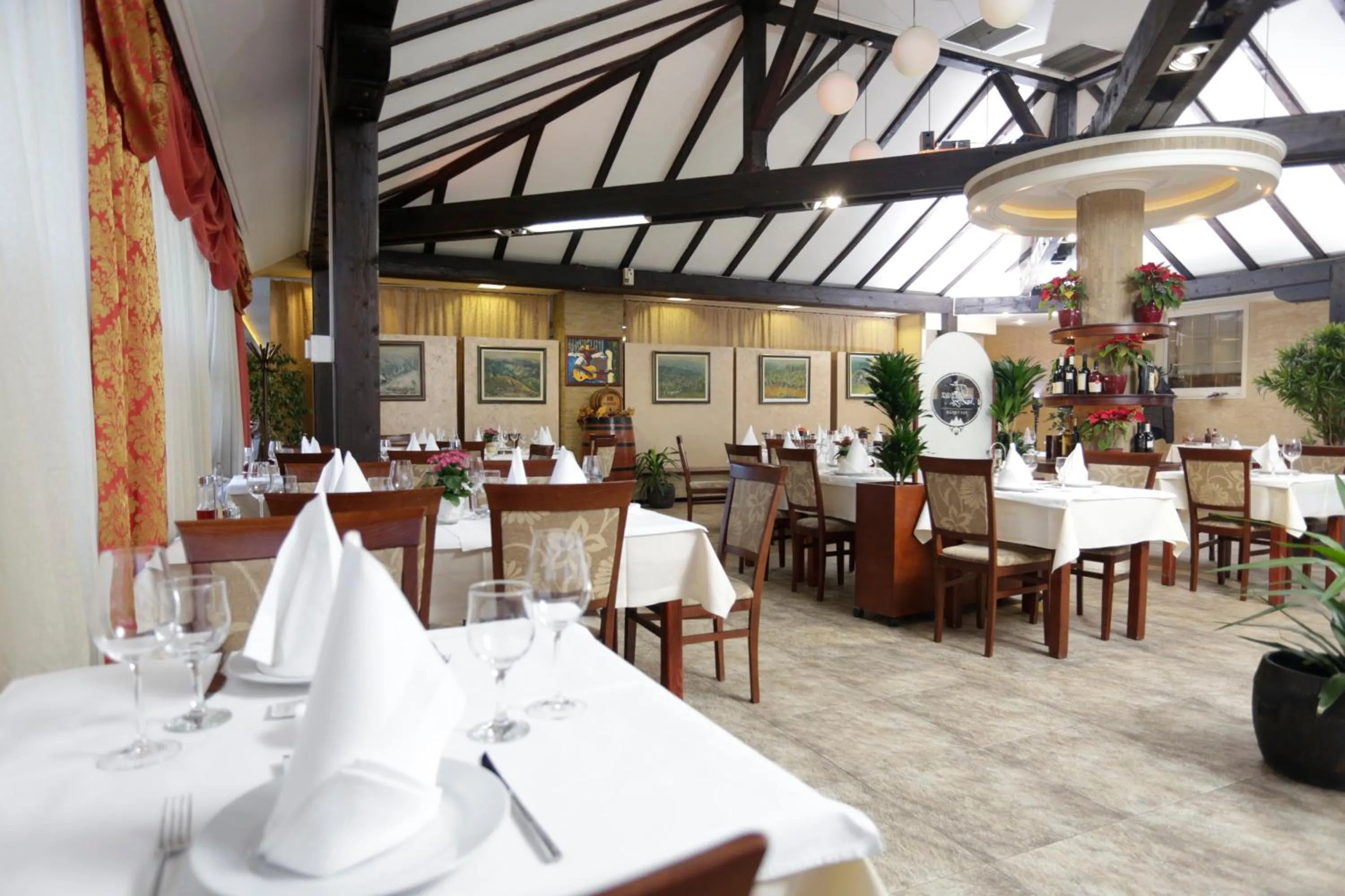 Restaurant/places to eat in Guesthouse Tara