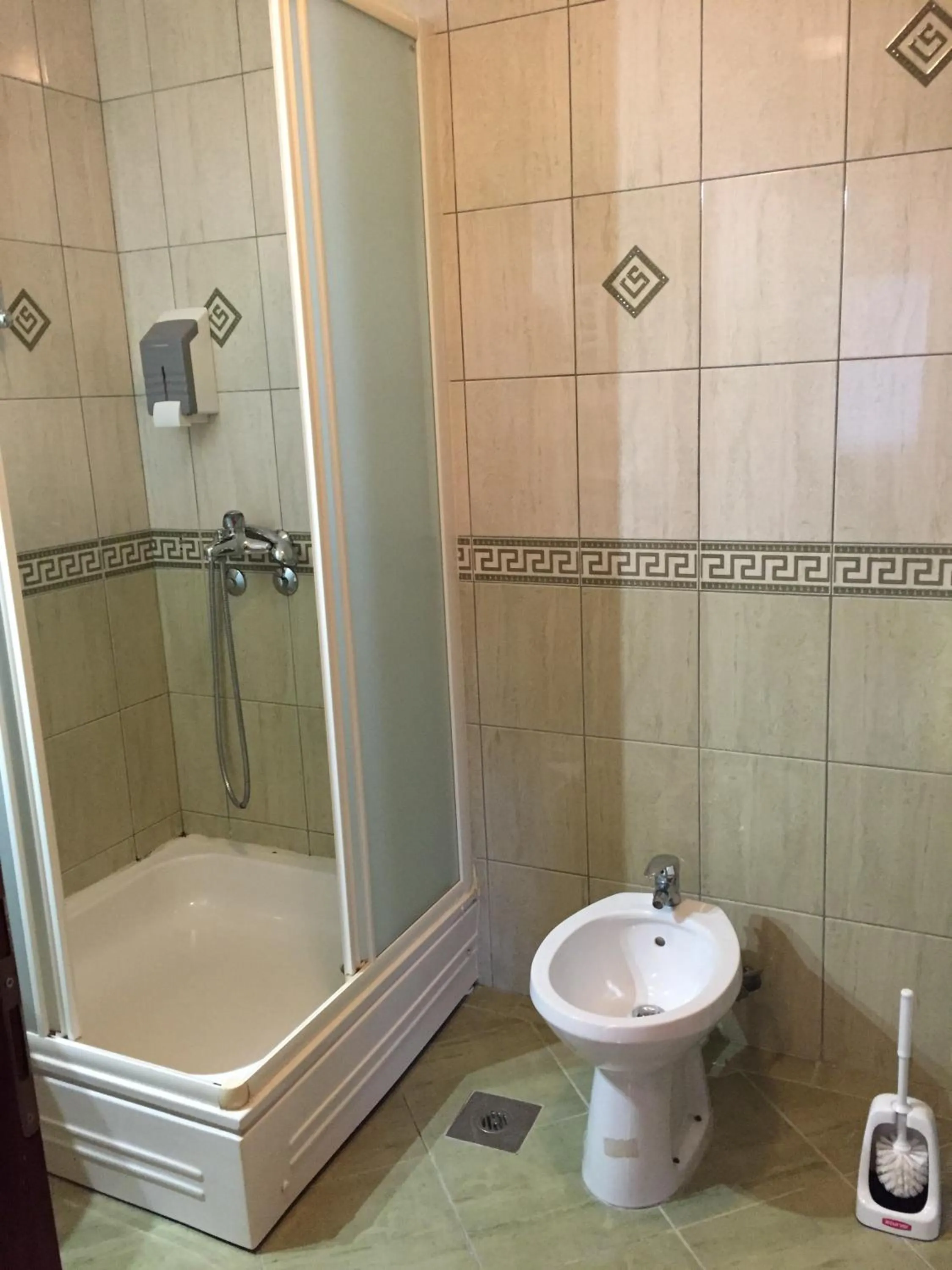 Shower in Guesthouse Tara