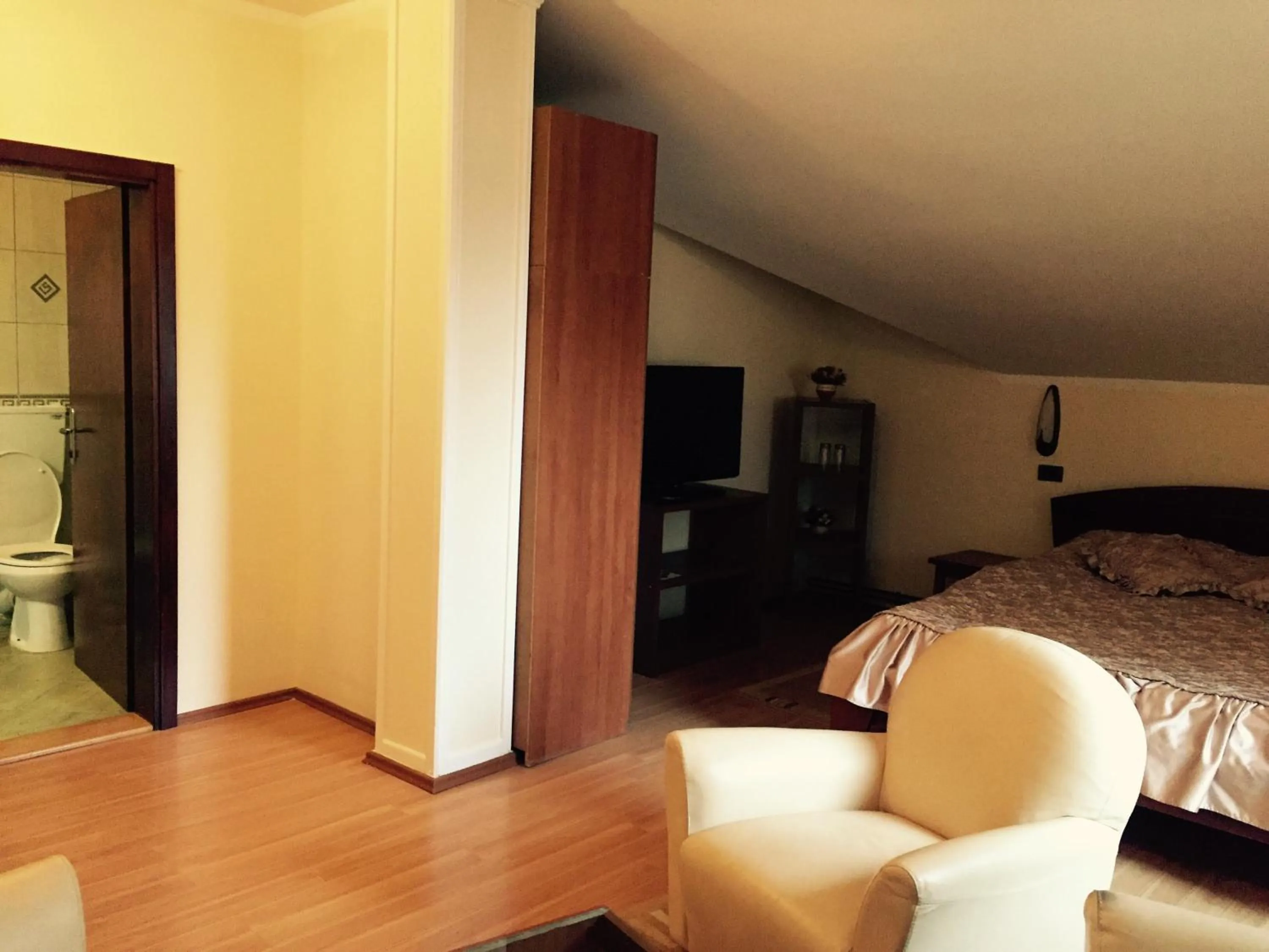 Shower, Bed in Guesthouse Tara