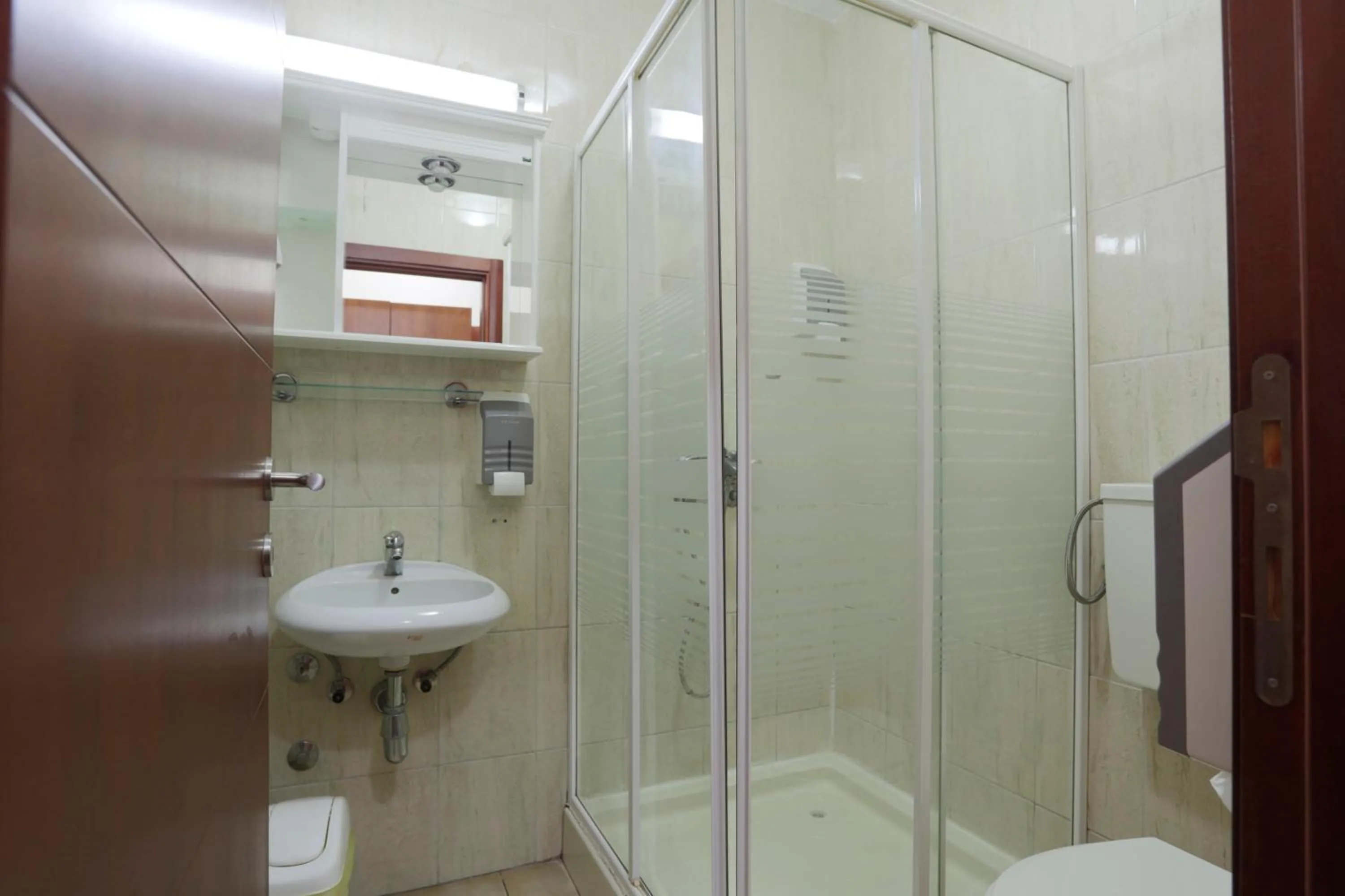 Shower in Guesthouse Tara