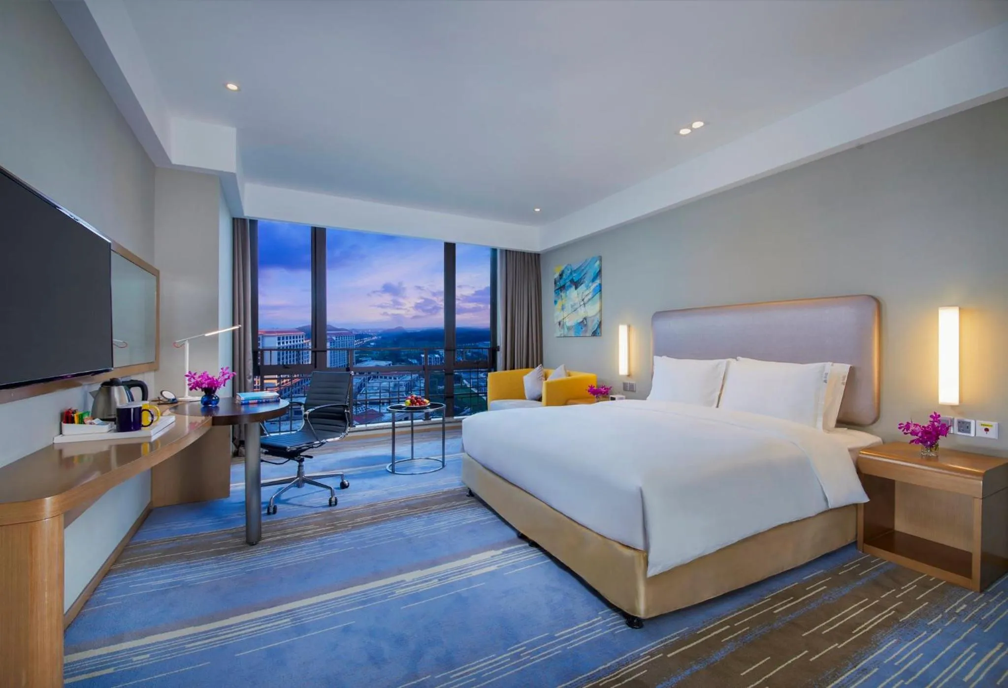 Photo of the whole room, Bed in Holiday Inn Express Guian Yungu by IHG