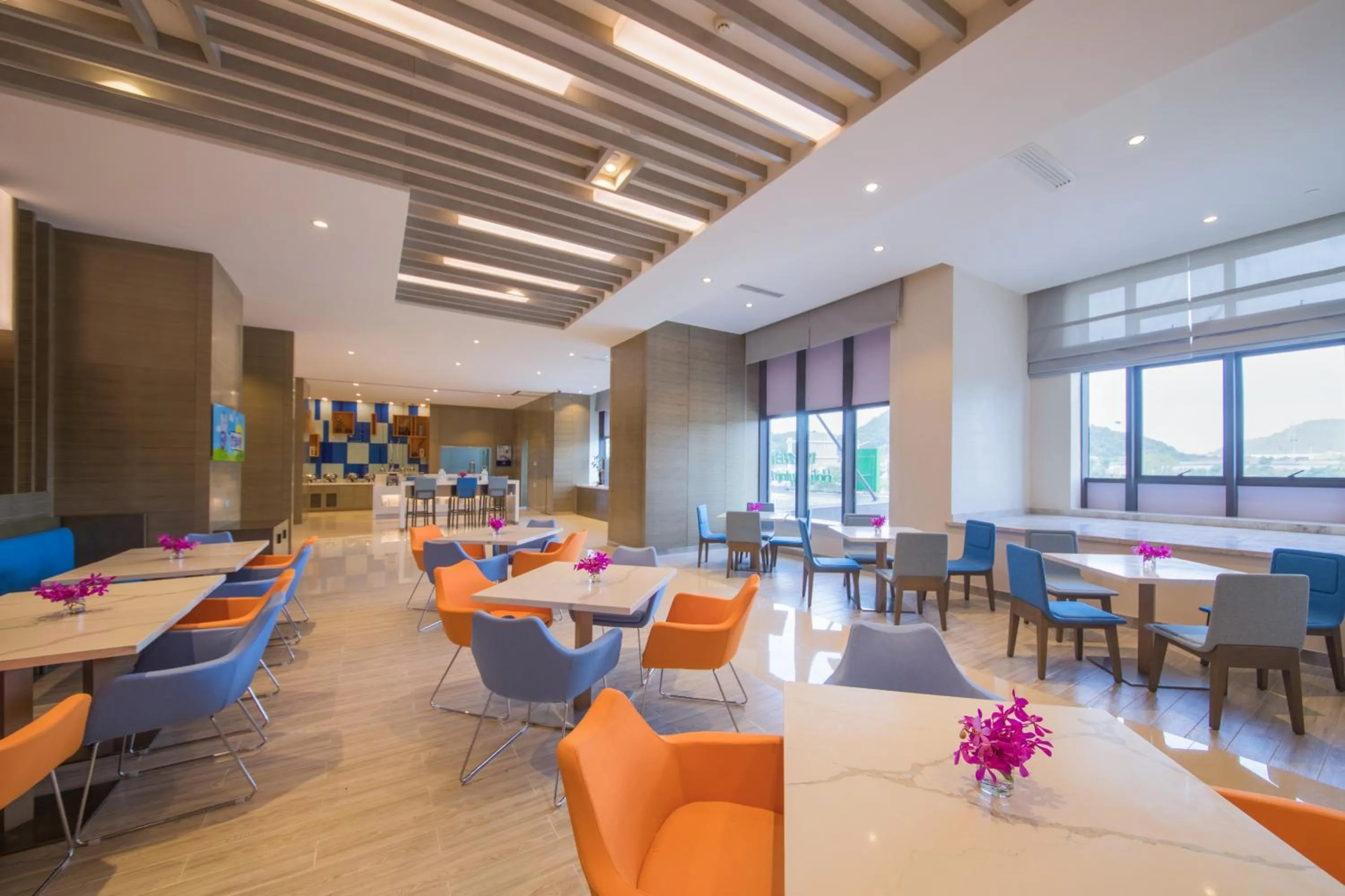 Restaurant/places to eat in Holiday Inn Express Guian Yungu by IHG
