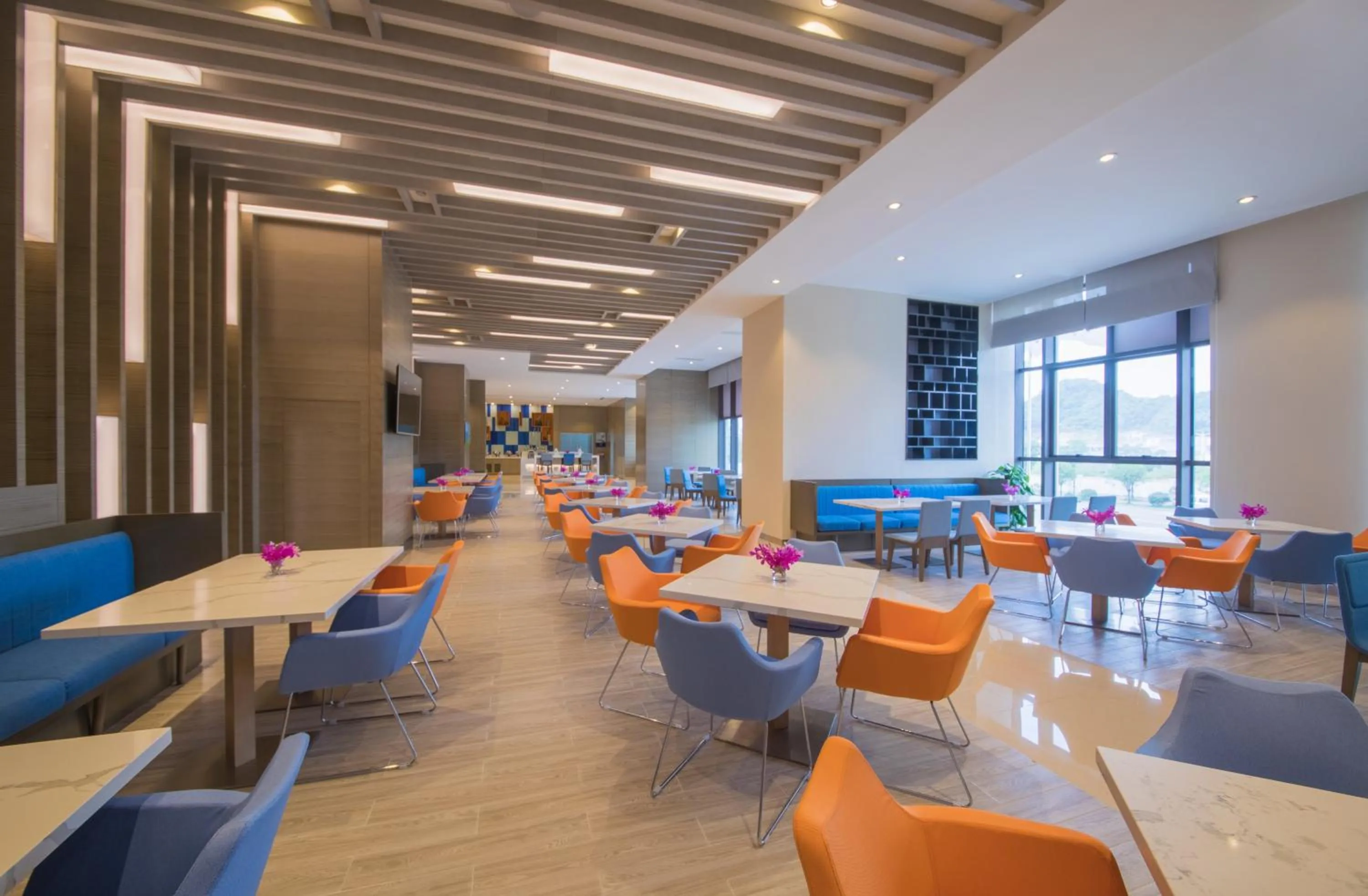 Restaurant/places to eat in Holiday Inn Express Guian Yungu by IHG