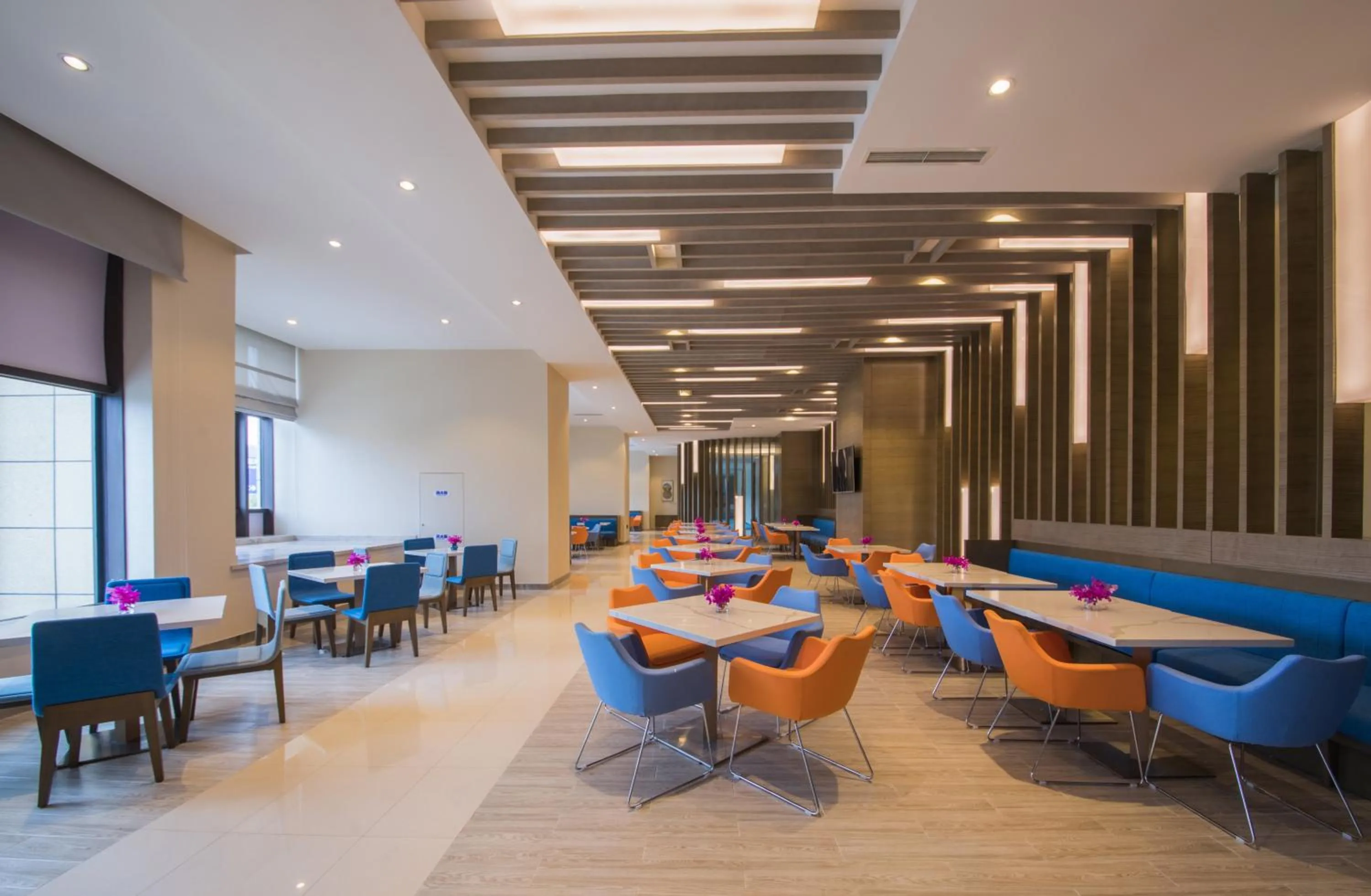 Restaurant/places to eat in Holiday Inn Express Guian Yungu by IHG