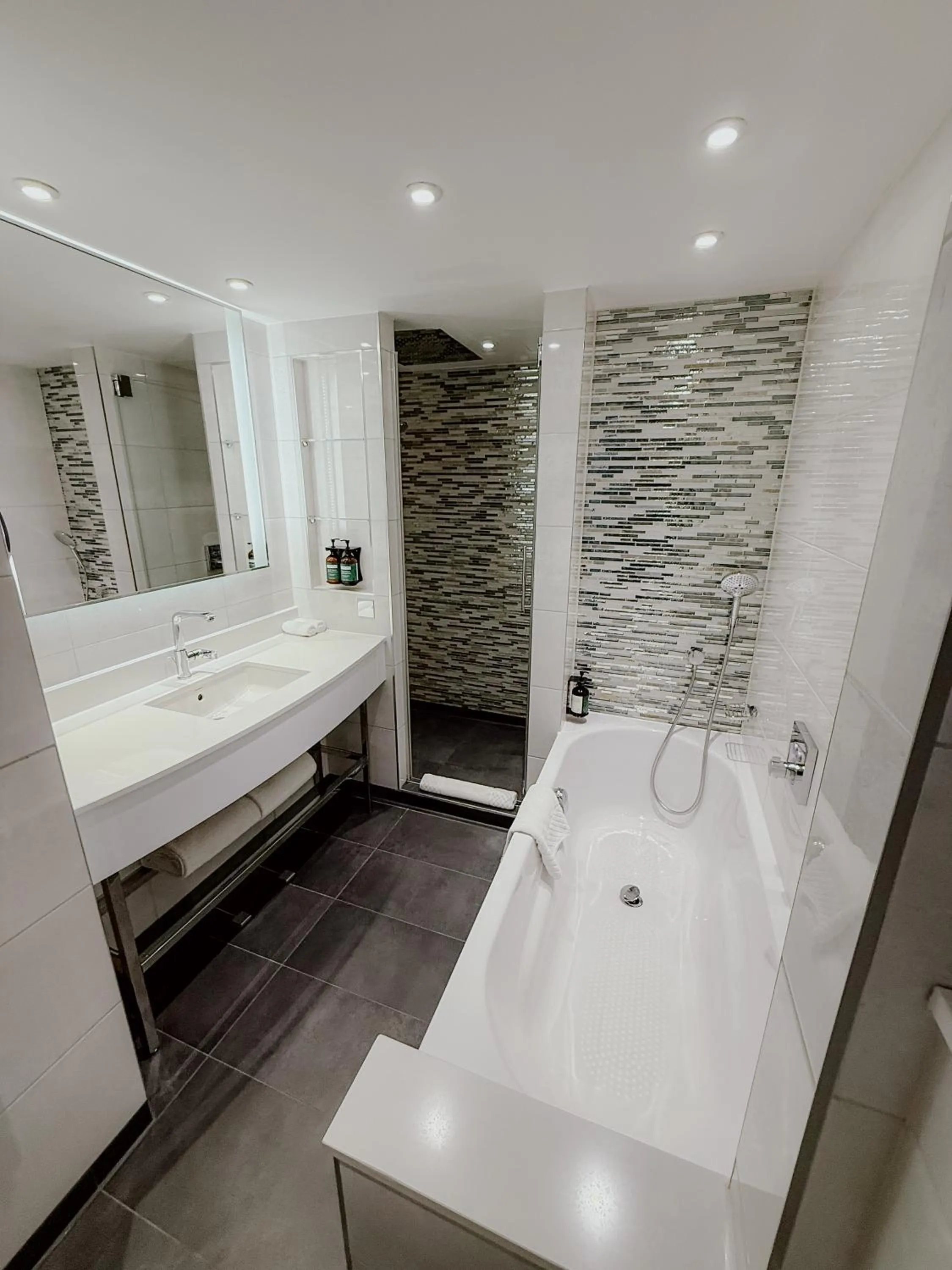 Shower in Hyatt Regency London Albert Embankment