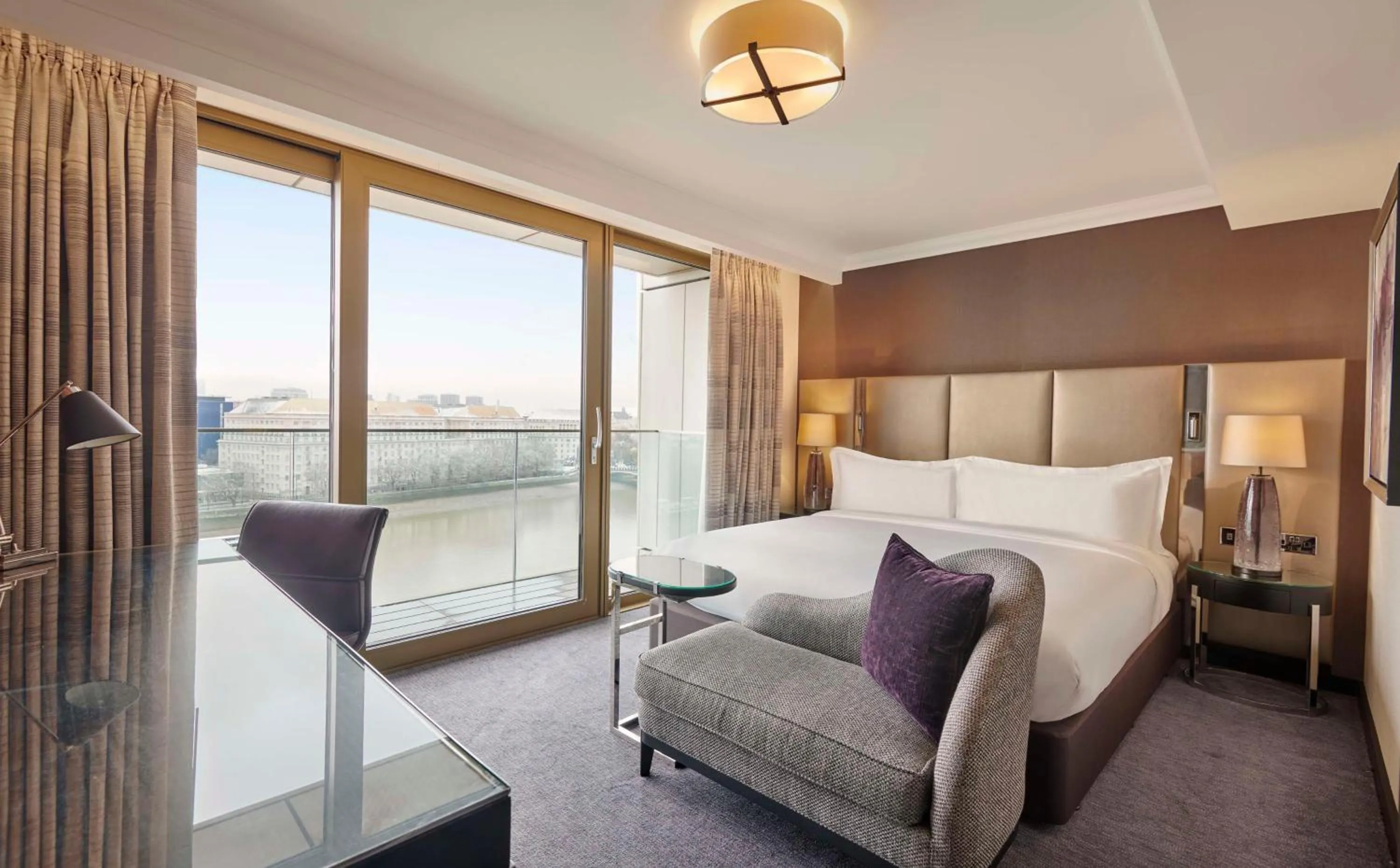 Bedroom, Bed in Hyatt Regency London Albert Embankment
