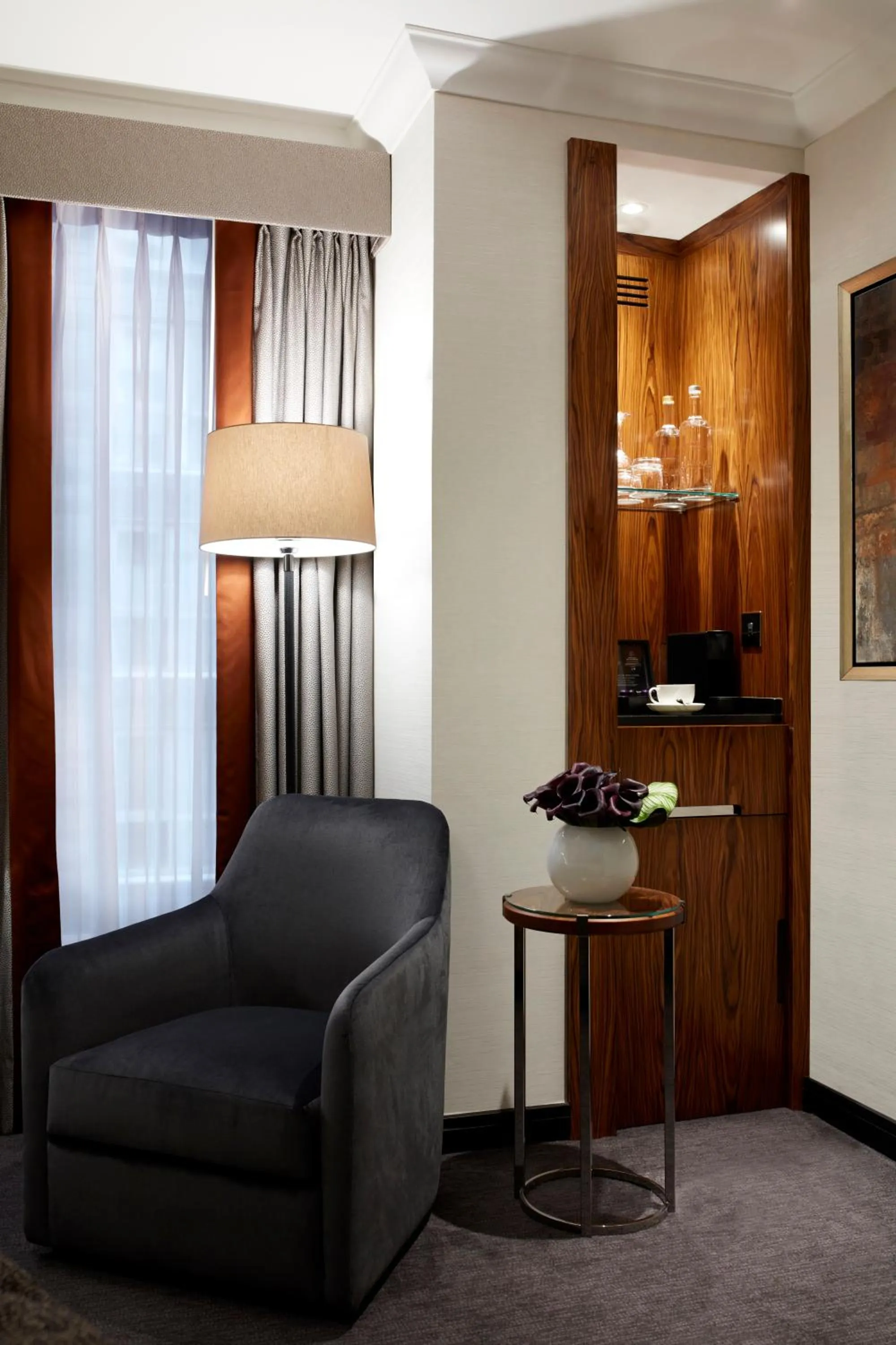 Photo of the whole room in Hyatt Regency London Albert Embankment