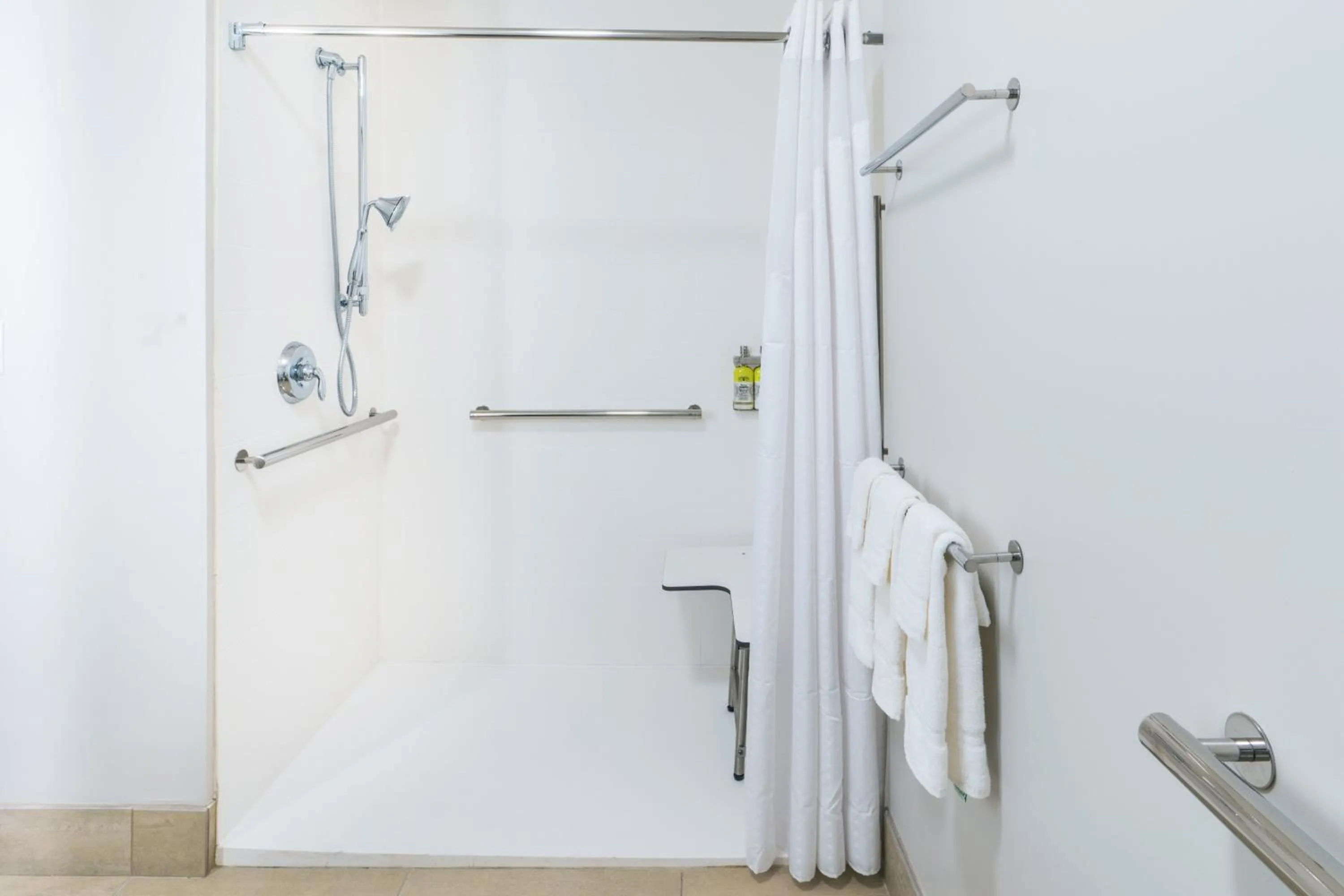 Bathroom in Holiday Inn Express & Suites Lake Havasu - London Bridge by IHG