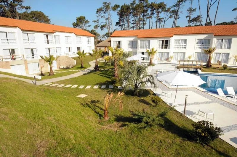 Swimming pool in Punta del Este Arenas Hotel