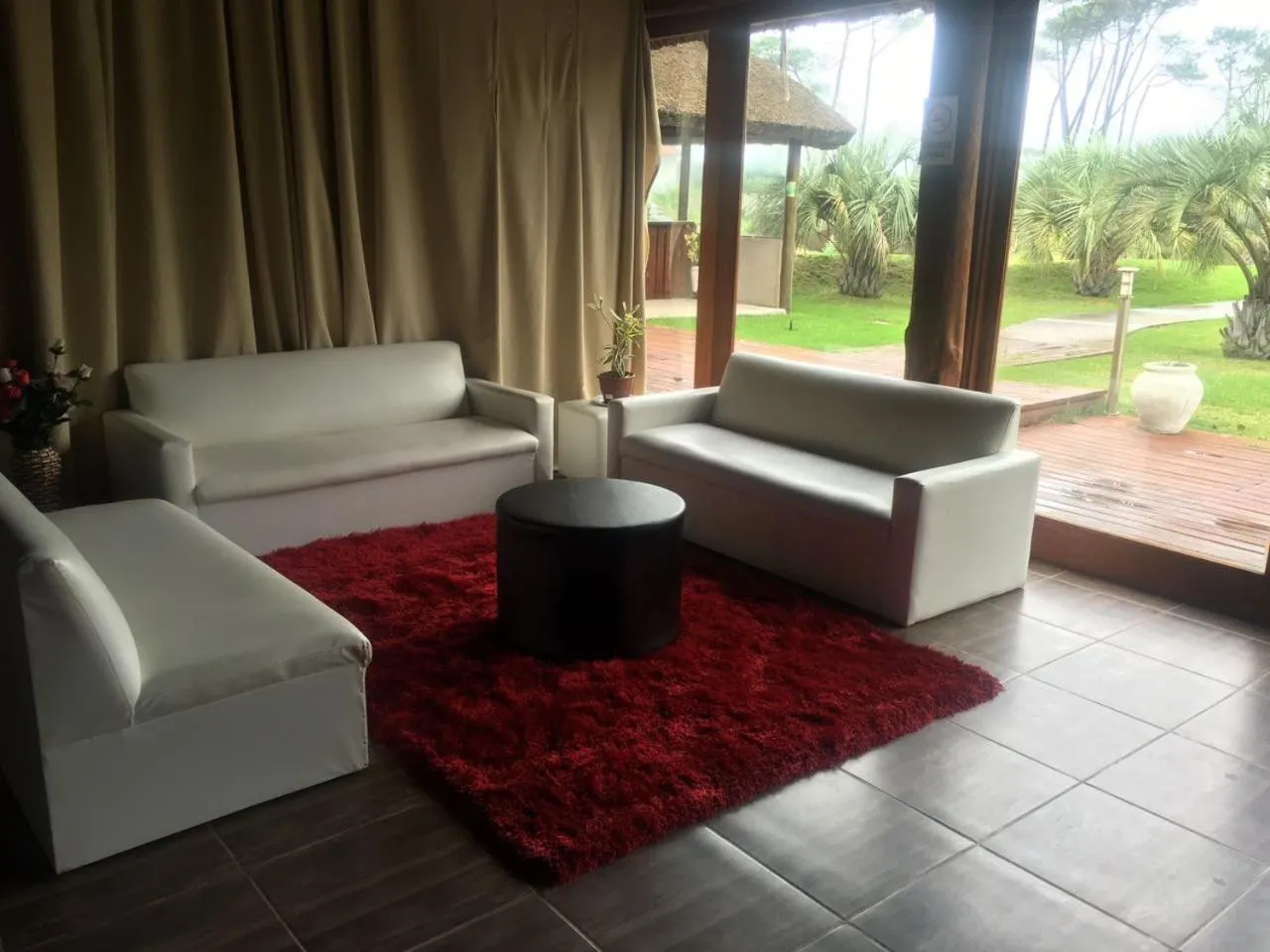 Living room in Punta del Este Arenas Hotel