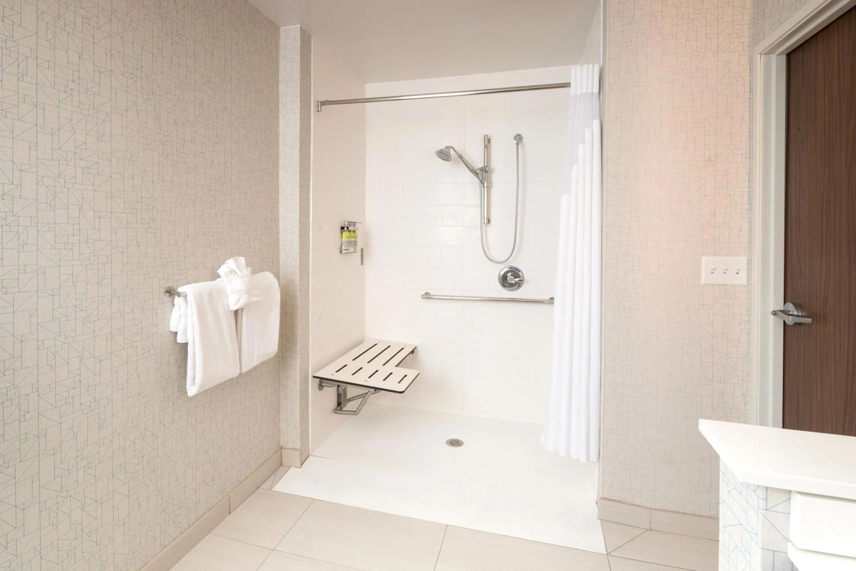 Photo of the whole room in Holiday Inn Express & Suites - Kalamazoo West by IHG